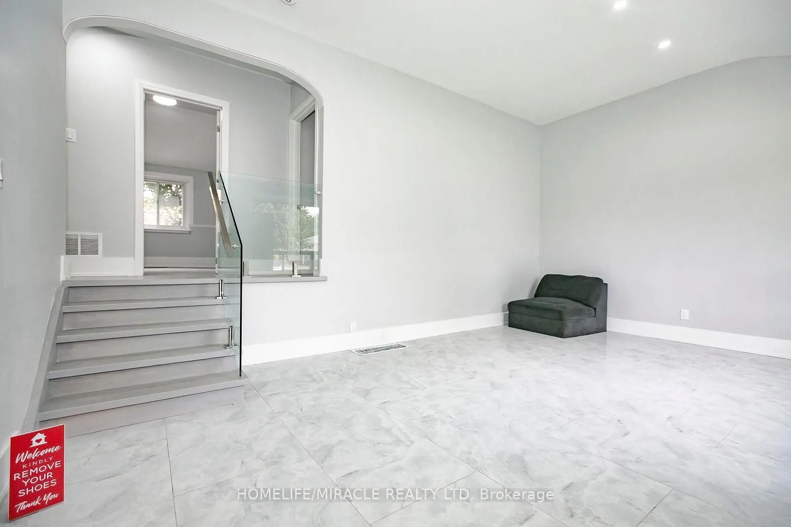 76 Raylawn Crescent