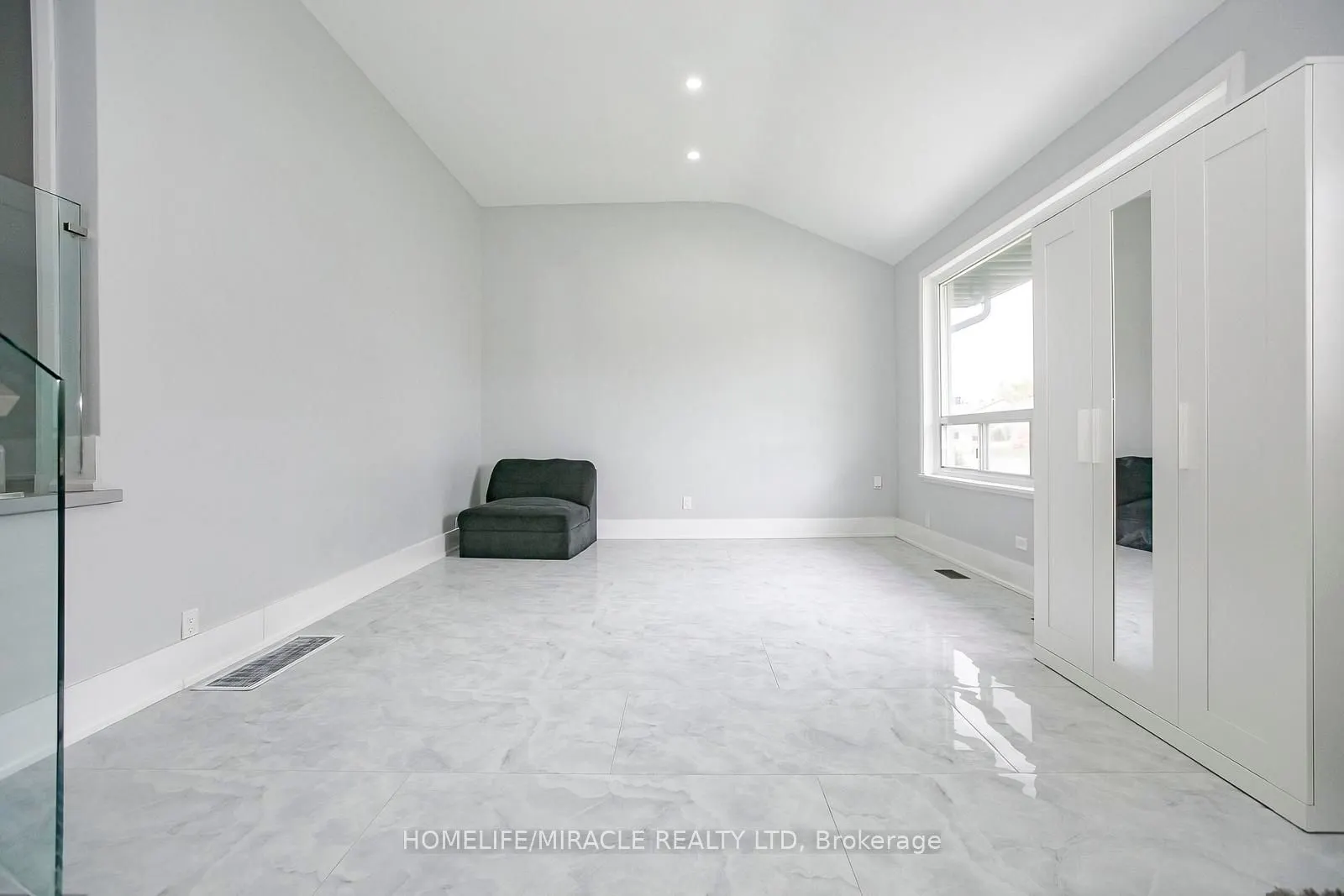 76 Raylawn Crescent
