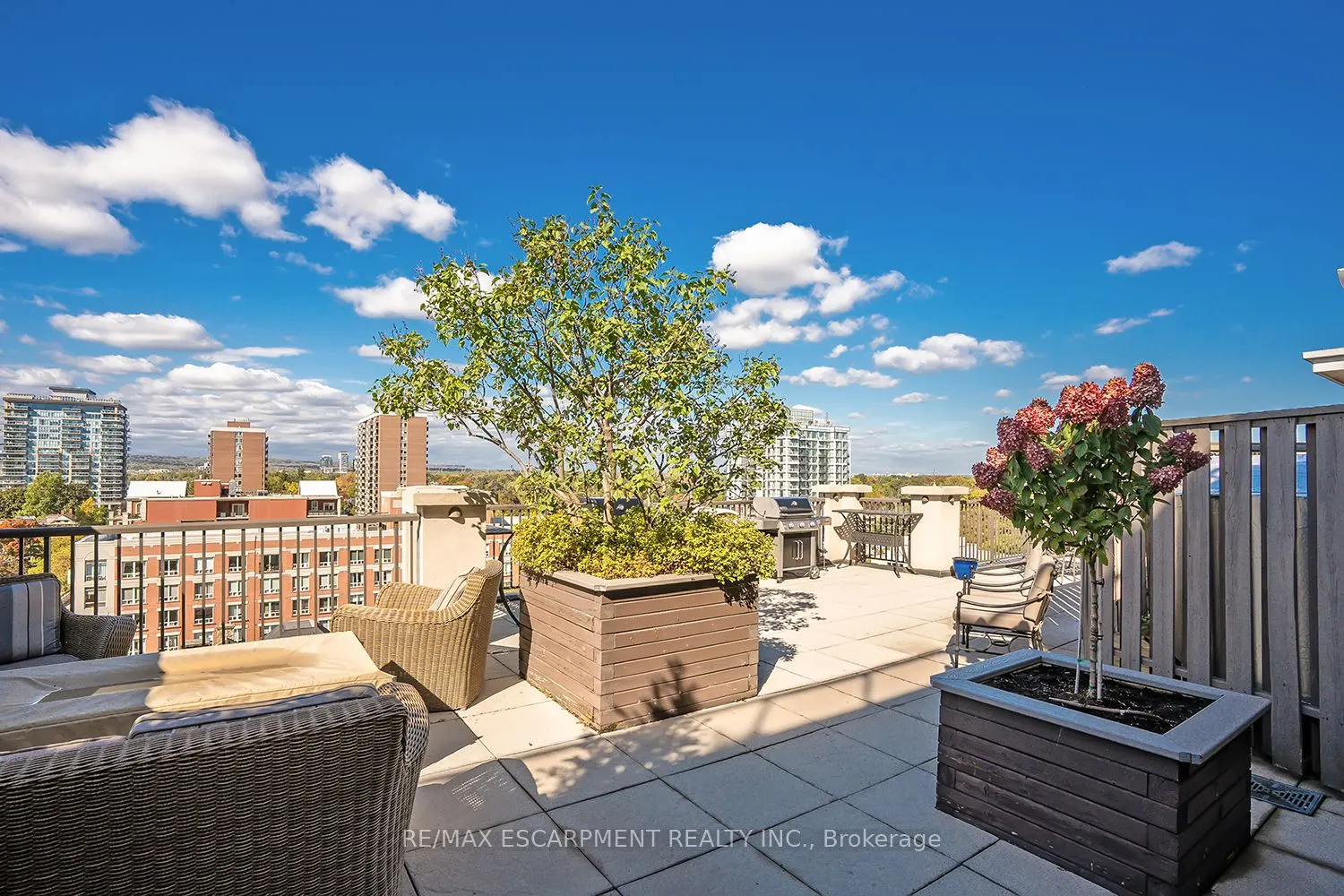 399 Elizabeth Street, #210