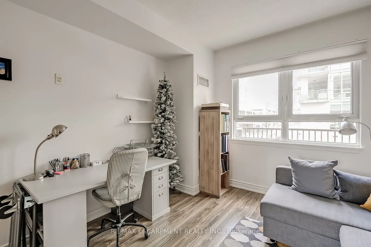 399 Elizabeth Street, #210