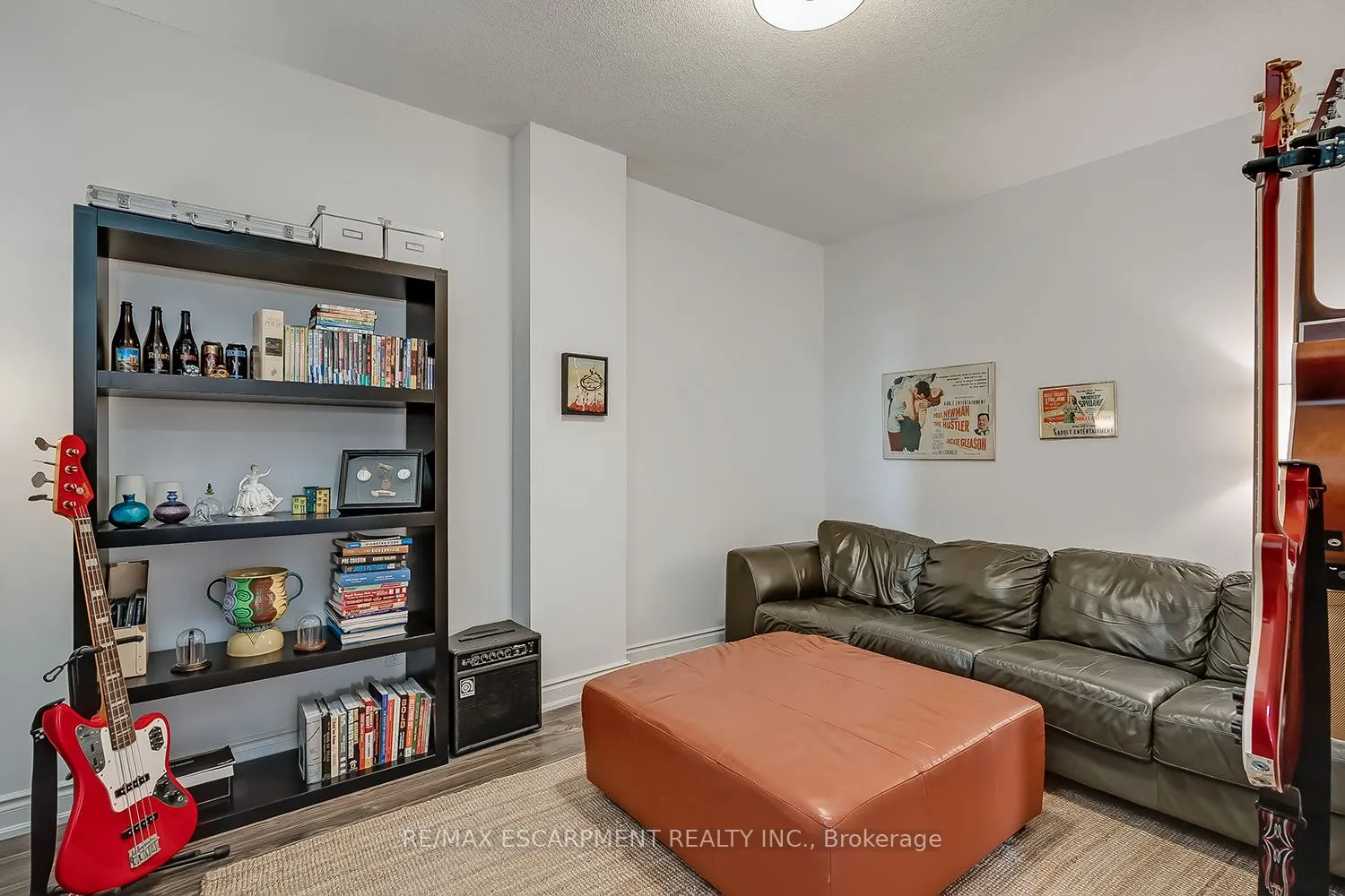399 Elizabeth Street, #210