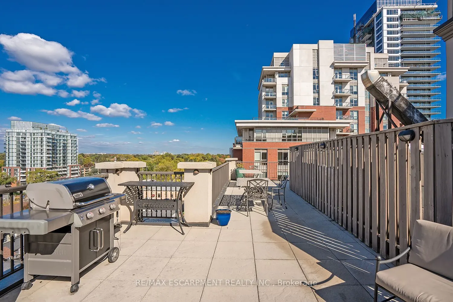 399 Elizabeth Street, #210