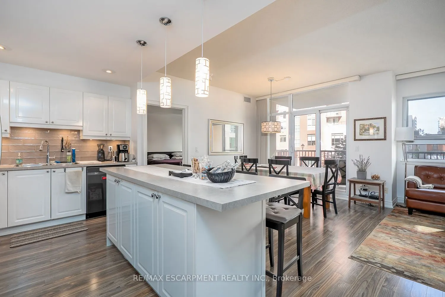 399 Elizabeth Street, #210