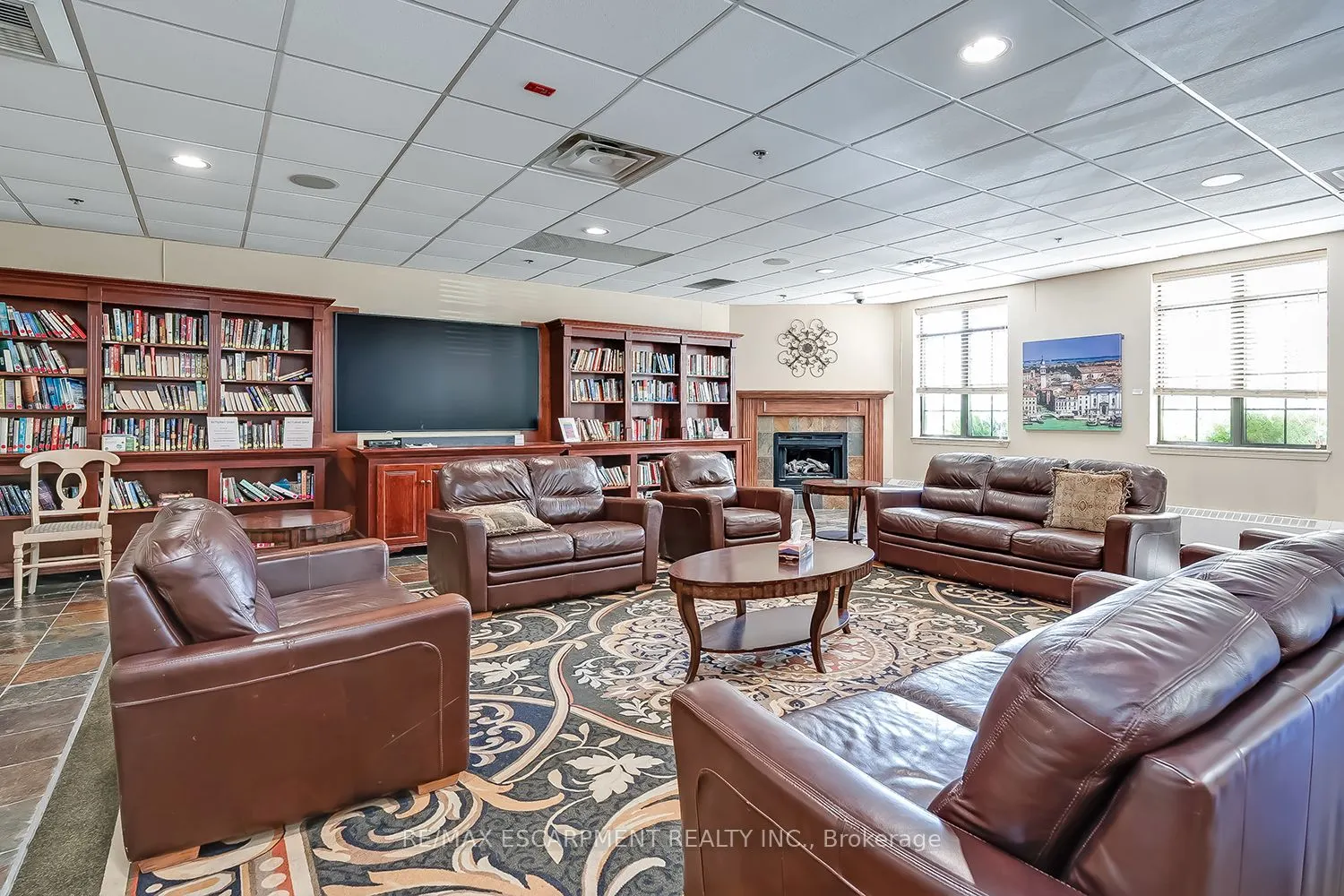399 Elizabeth Street, #210