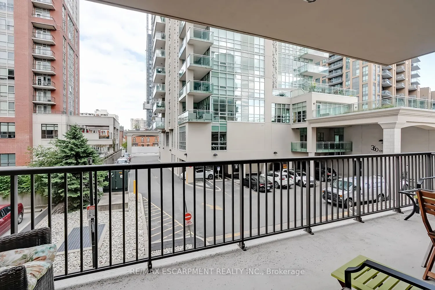 399 Elizabeth Street, #210