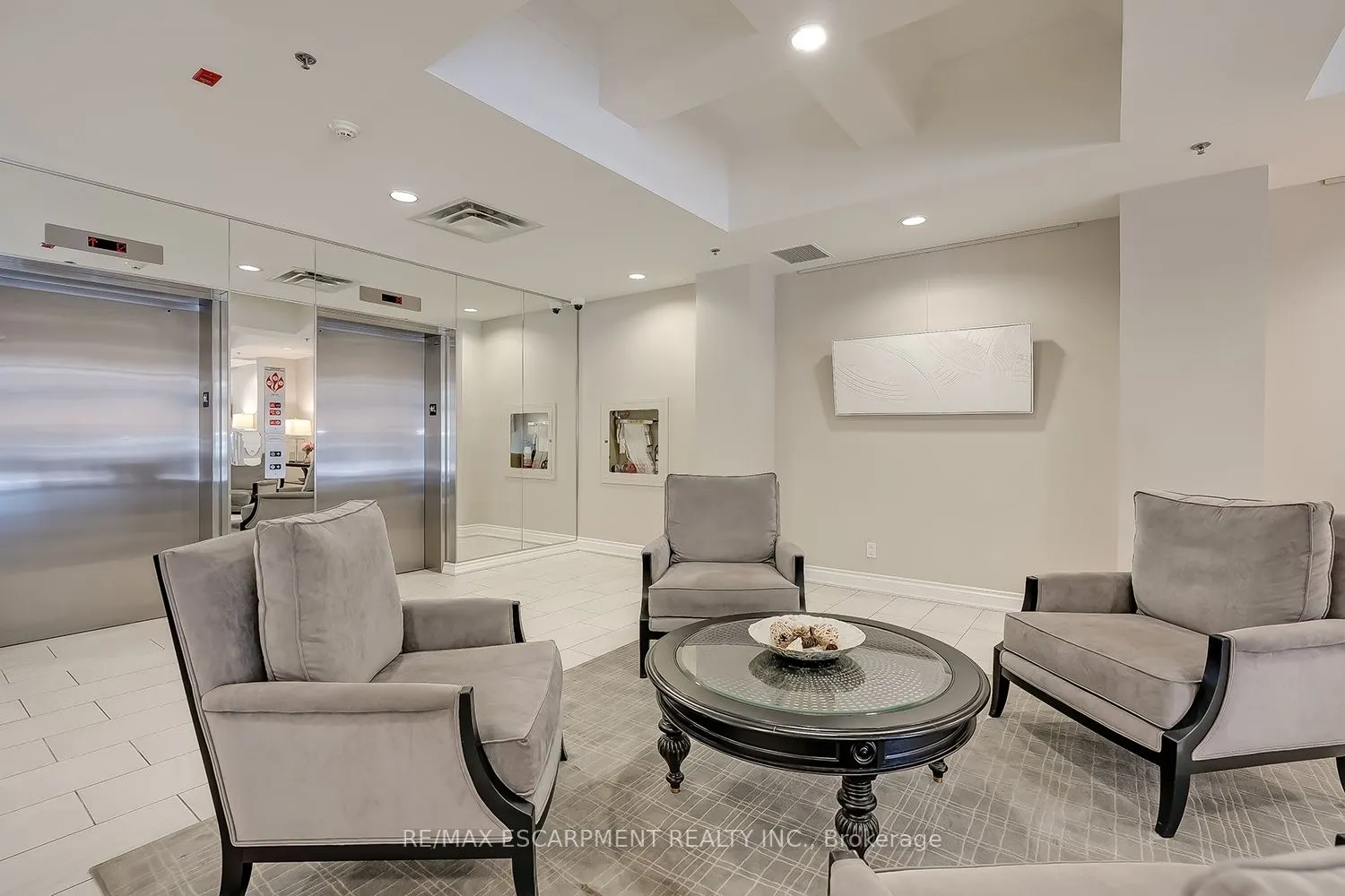 399 Elizabeth Street, #210