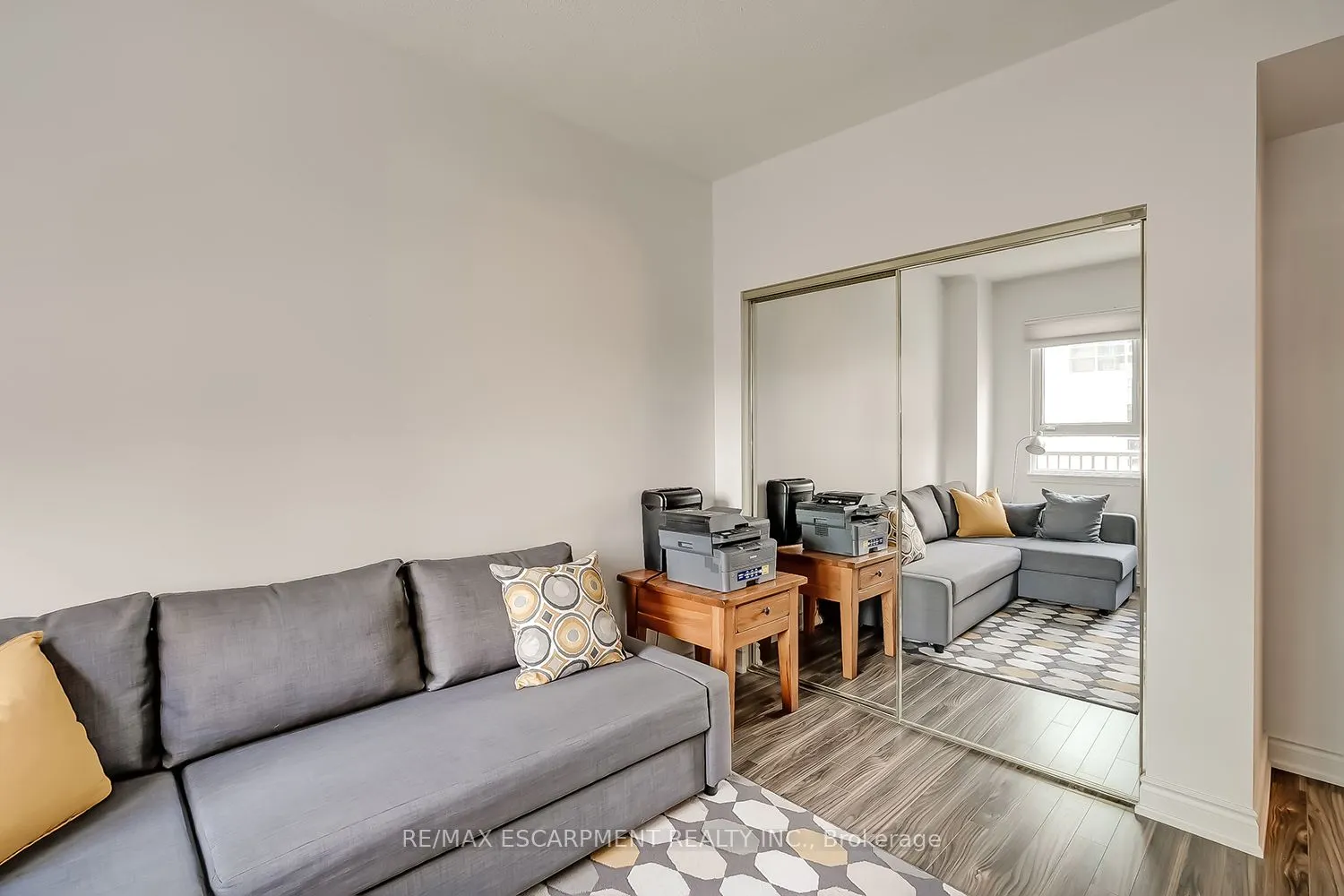 399 Elizabeth Street, #210