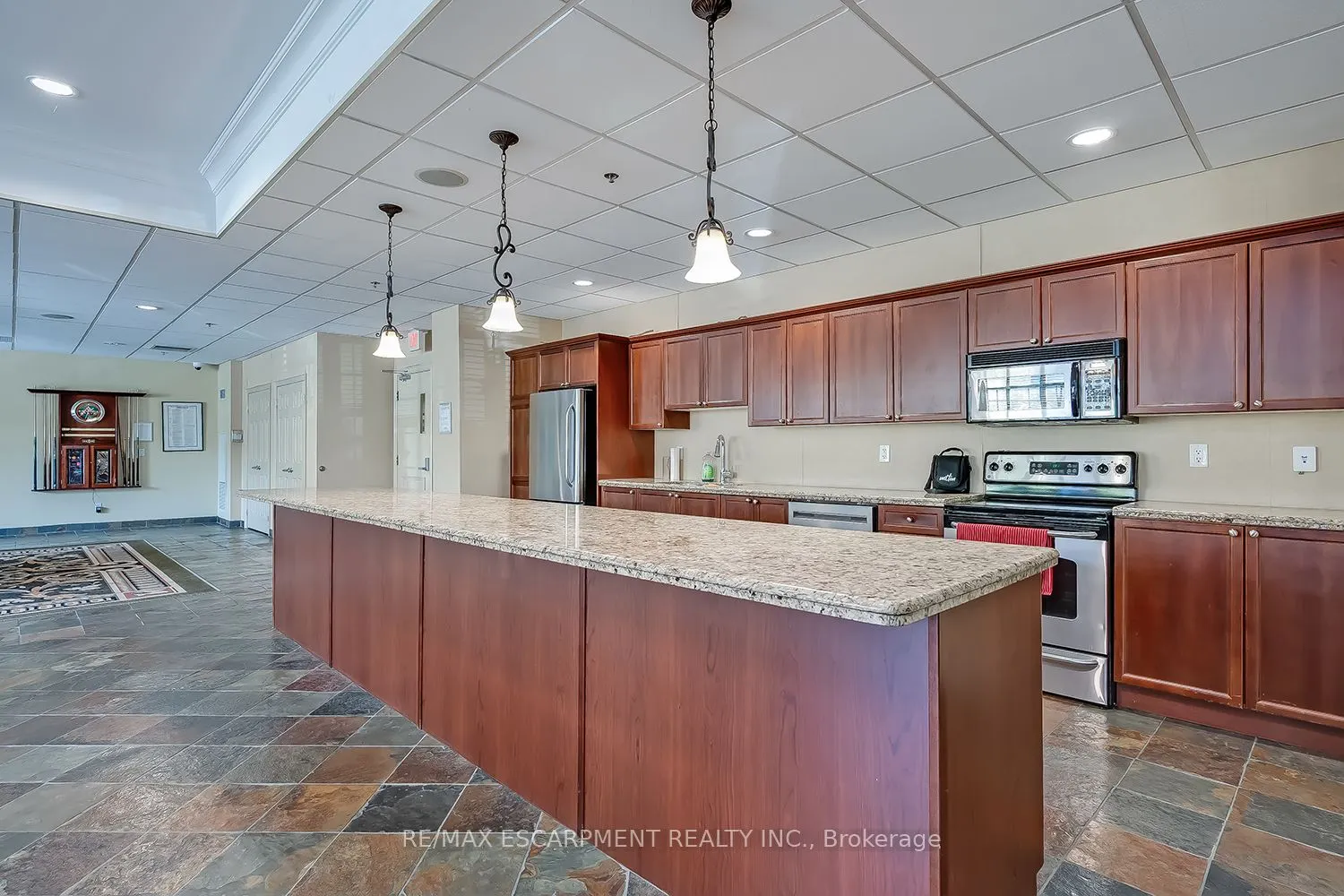399 Elizabeth Street, #210