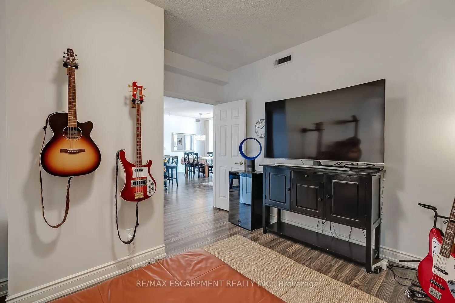 399 Elizabeth Street, #210