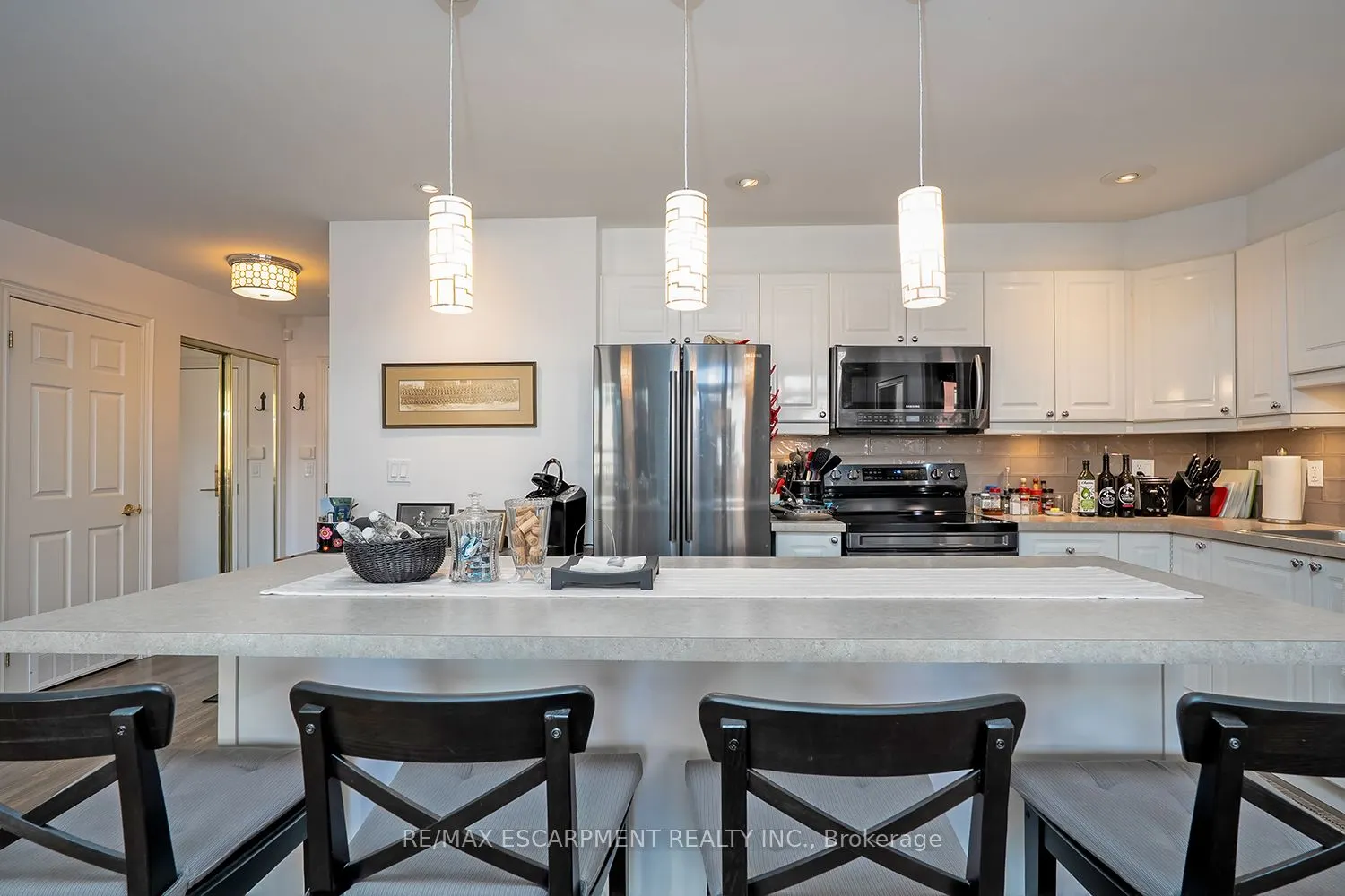 399 Elizabeth Street, #210