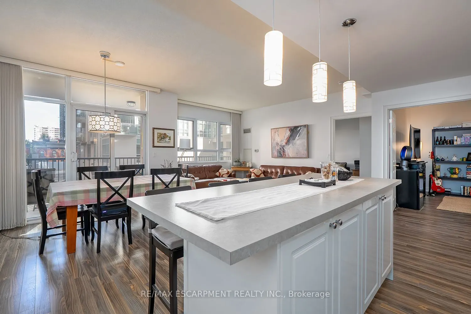 399 Elizabeth Street, #210