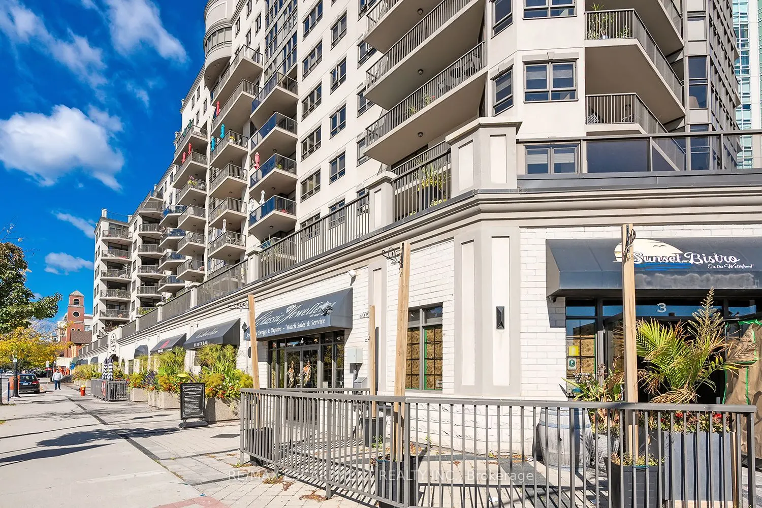 399 Elizabeth Street, #210