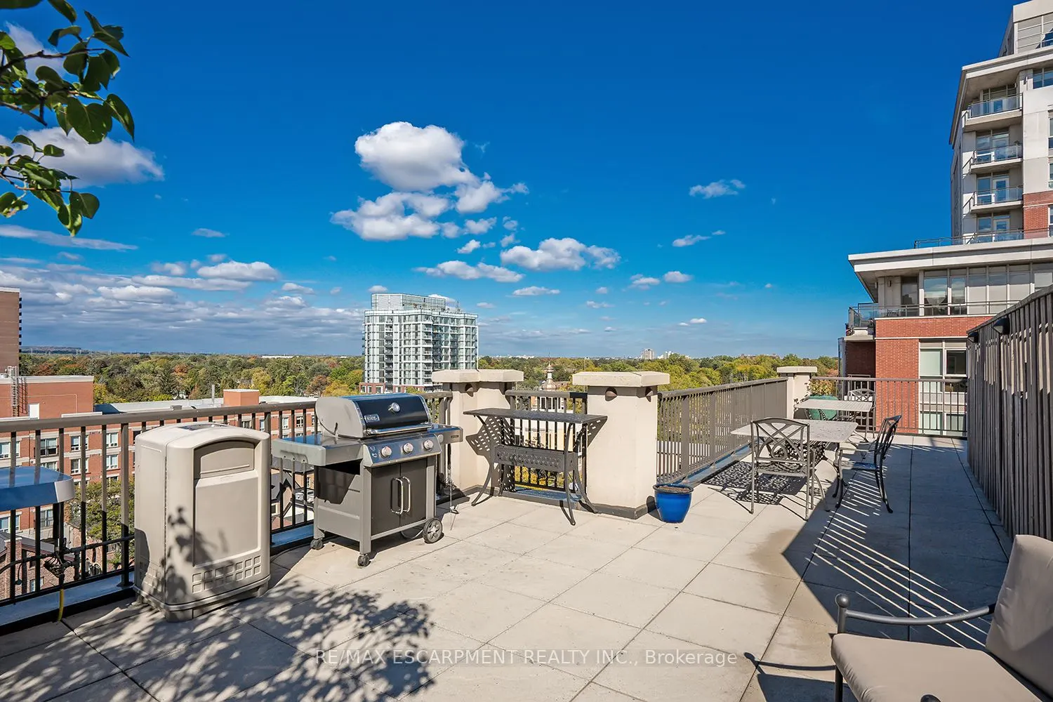 399 Elizabeth Street, #210