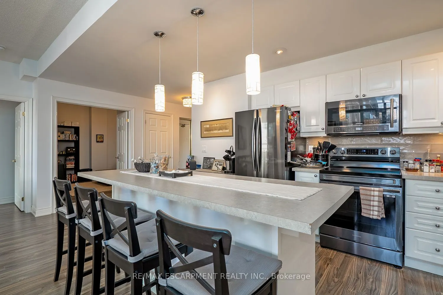 399 Elizabeth Street, #210