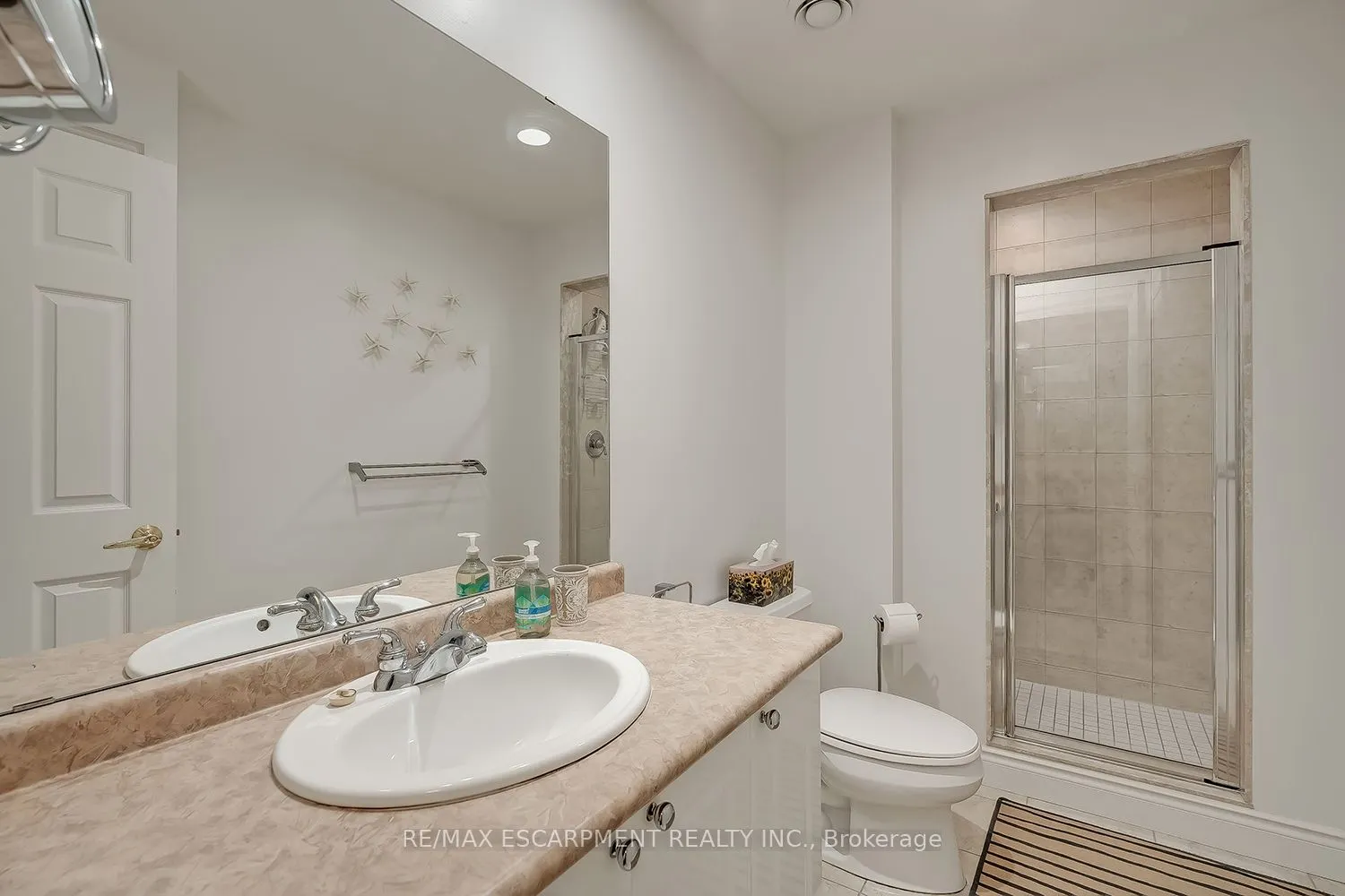 399 Elizabeth Street, #210