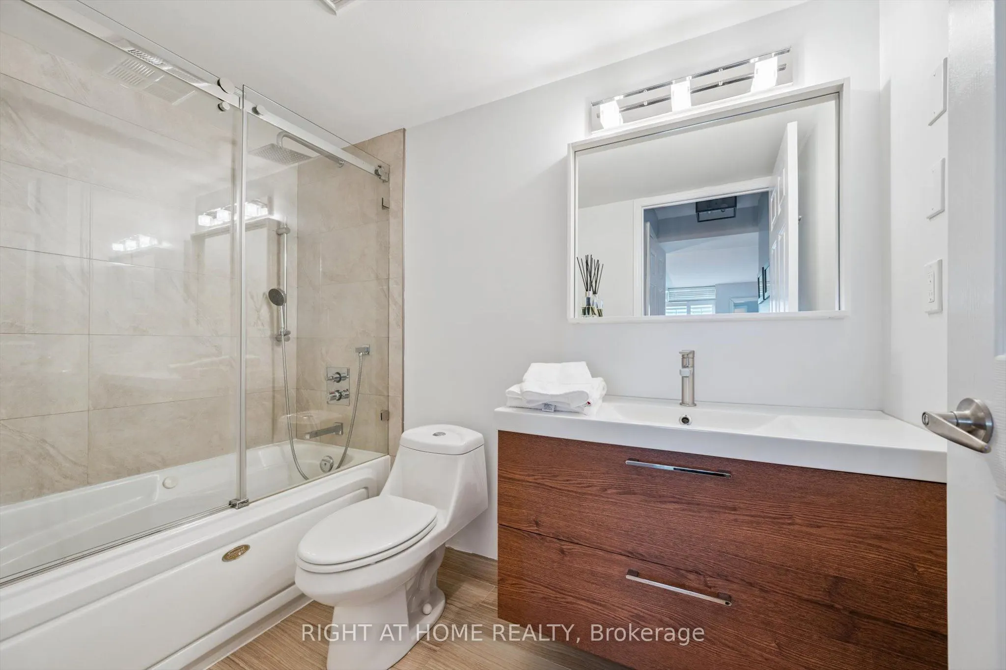190 Manitoba Street, #304
