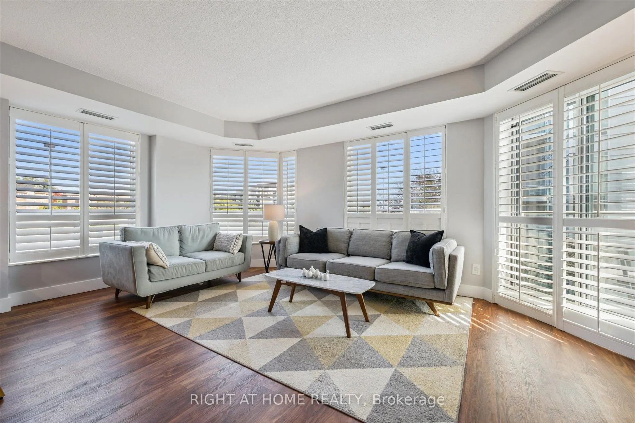 190 Manitoba Street, #304