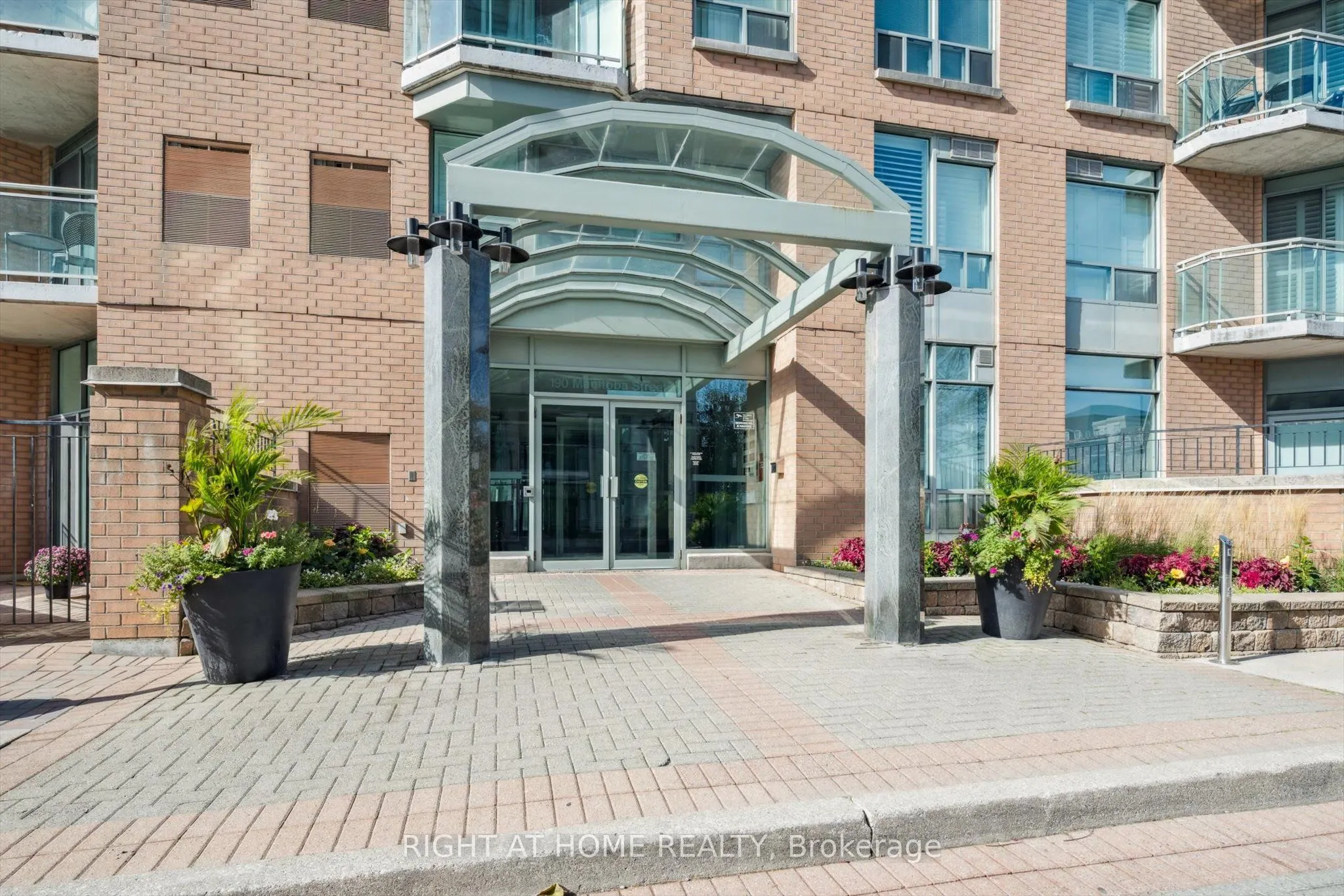 190 Manitoba Street, #304