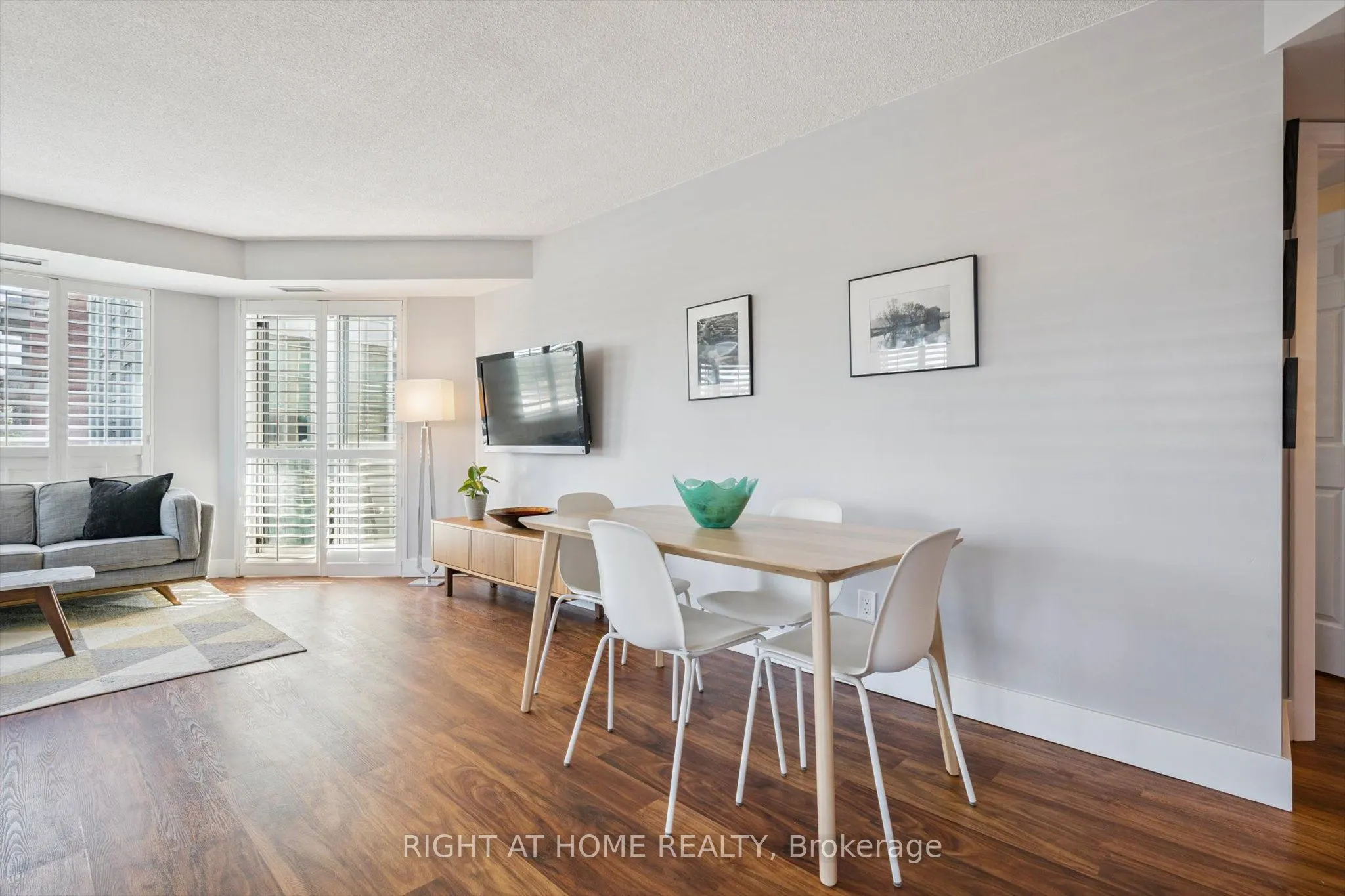 190 Manitoba Street, #304