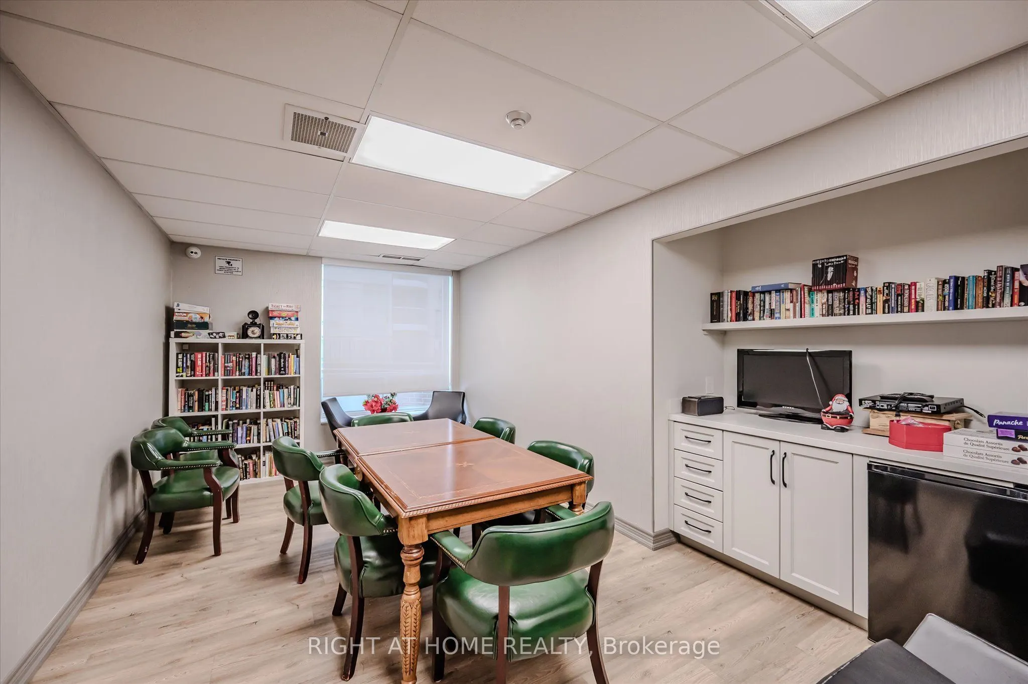 190 Manitoba Street, #304