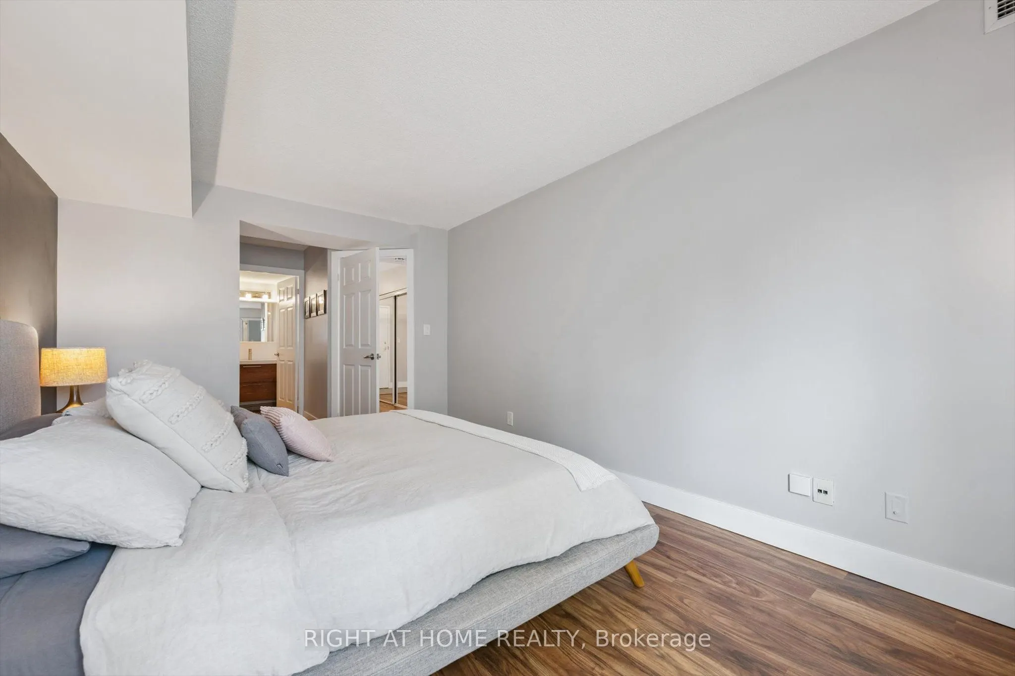 190 Manitoba Street, #304