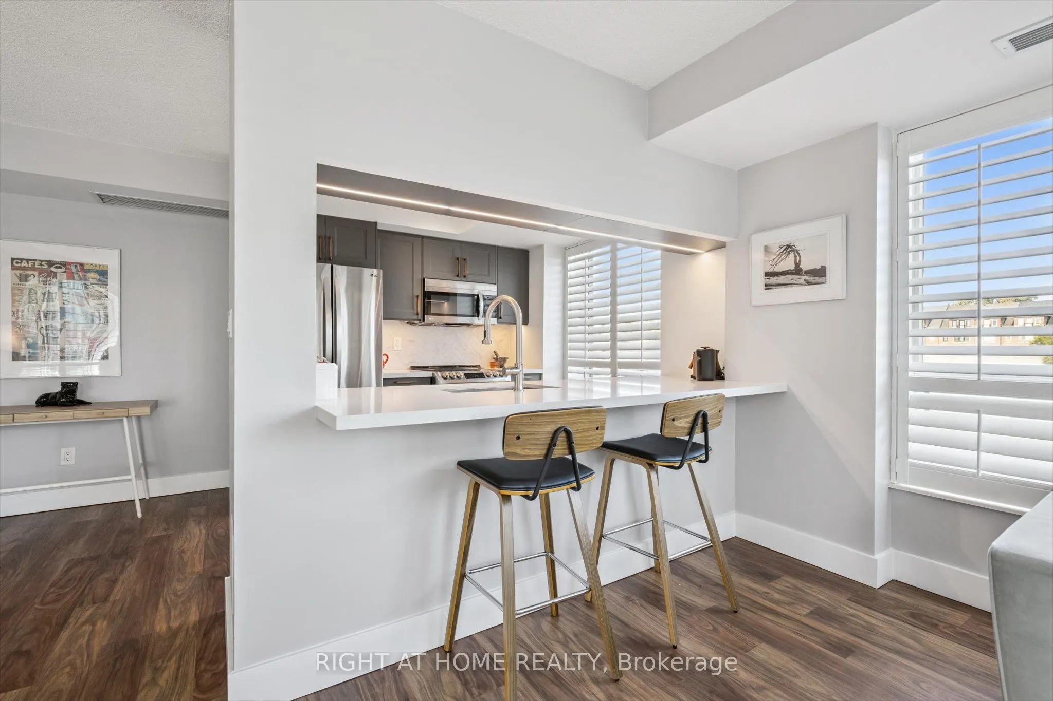 190 Manitoba Street, #304
