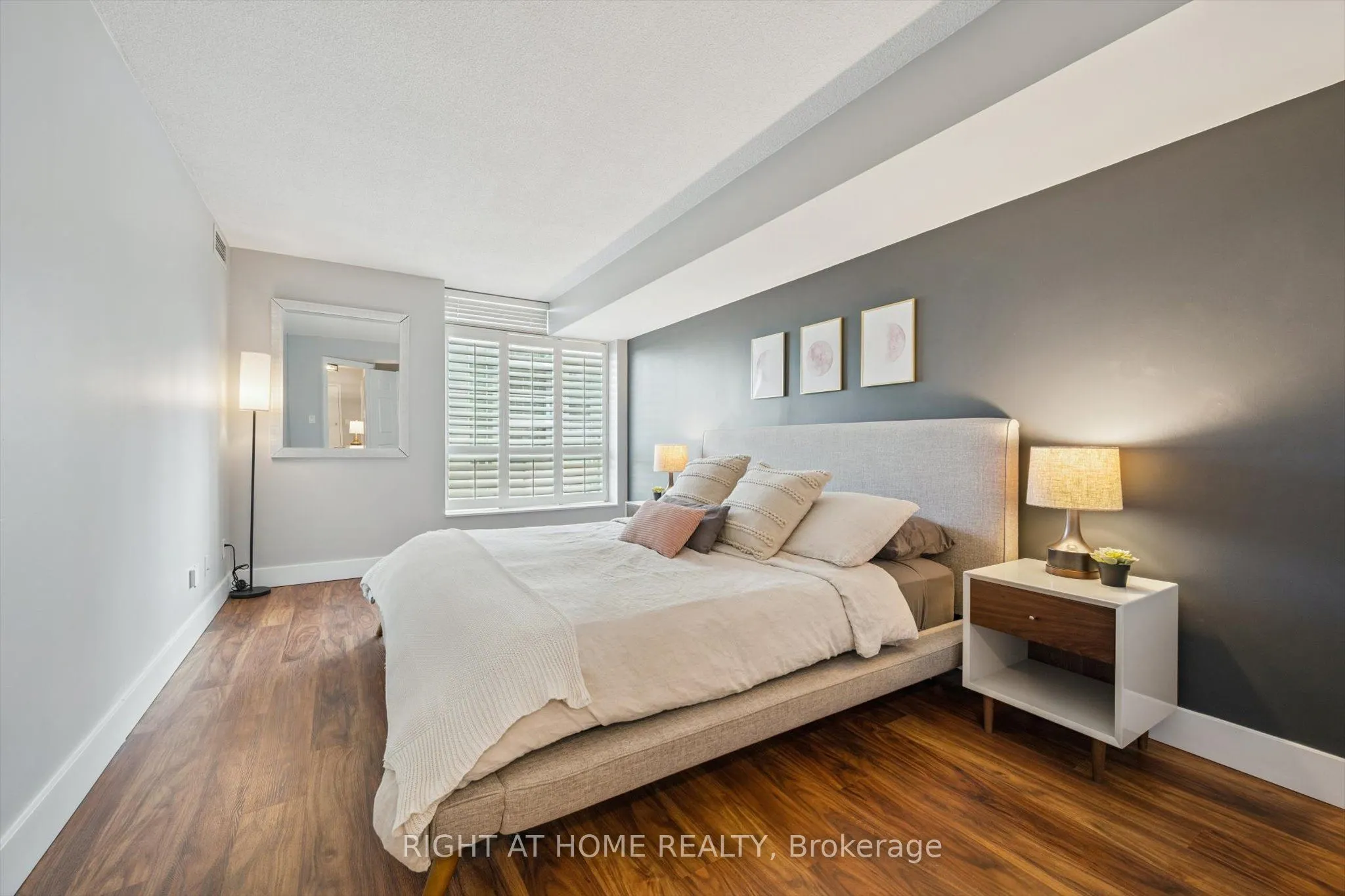 190 Manitoba Street, #304