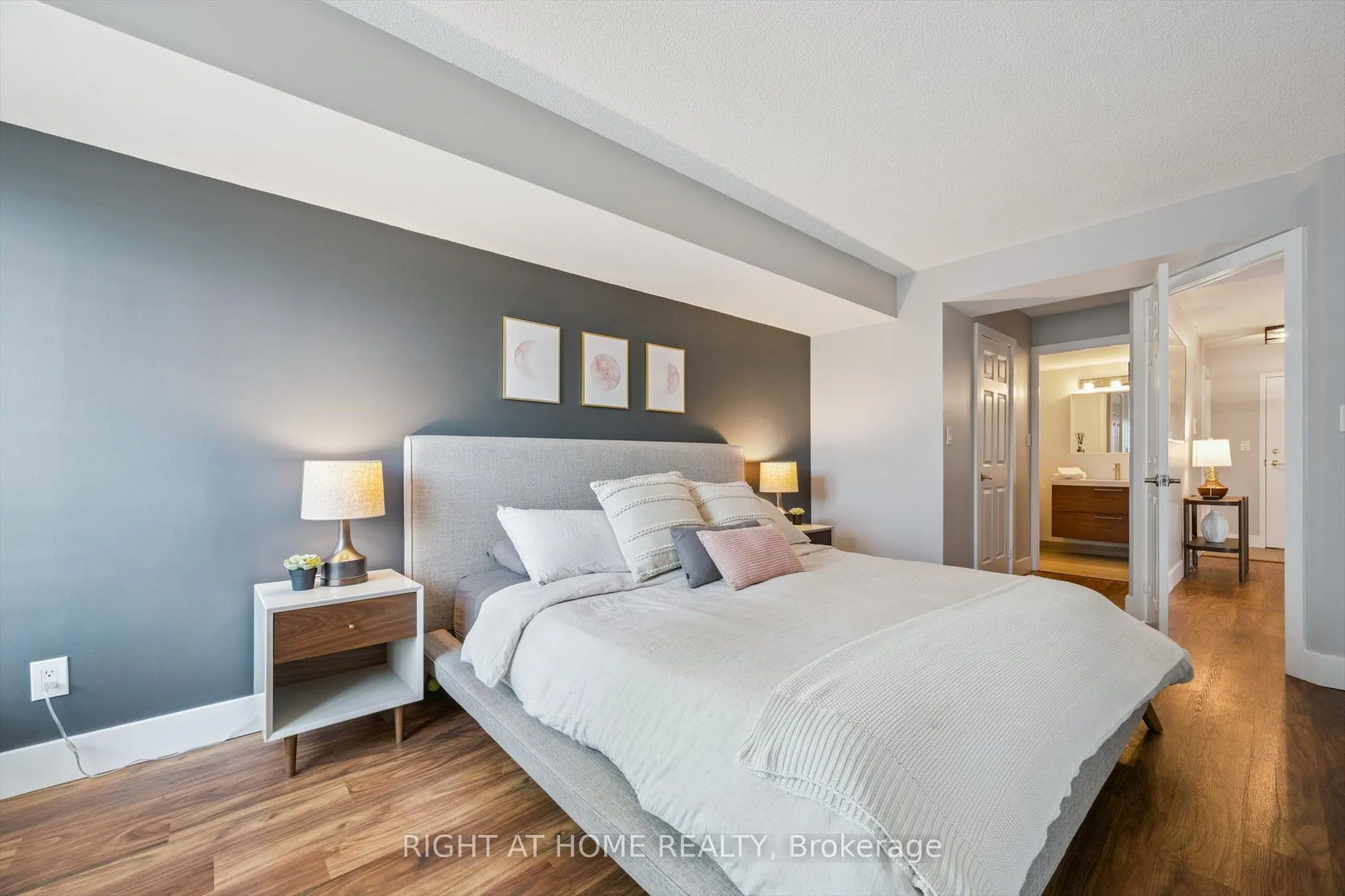 190 Manitoba Street, #304