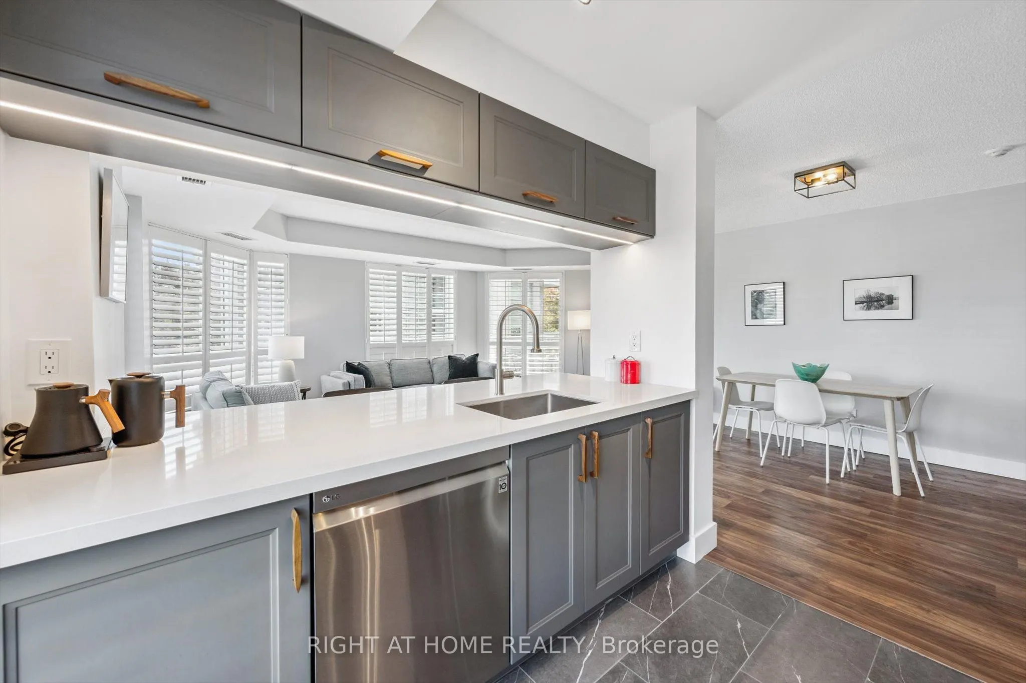 190 Manitoba Street, #304