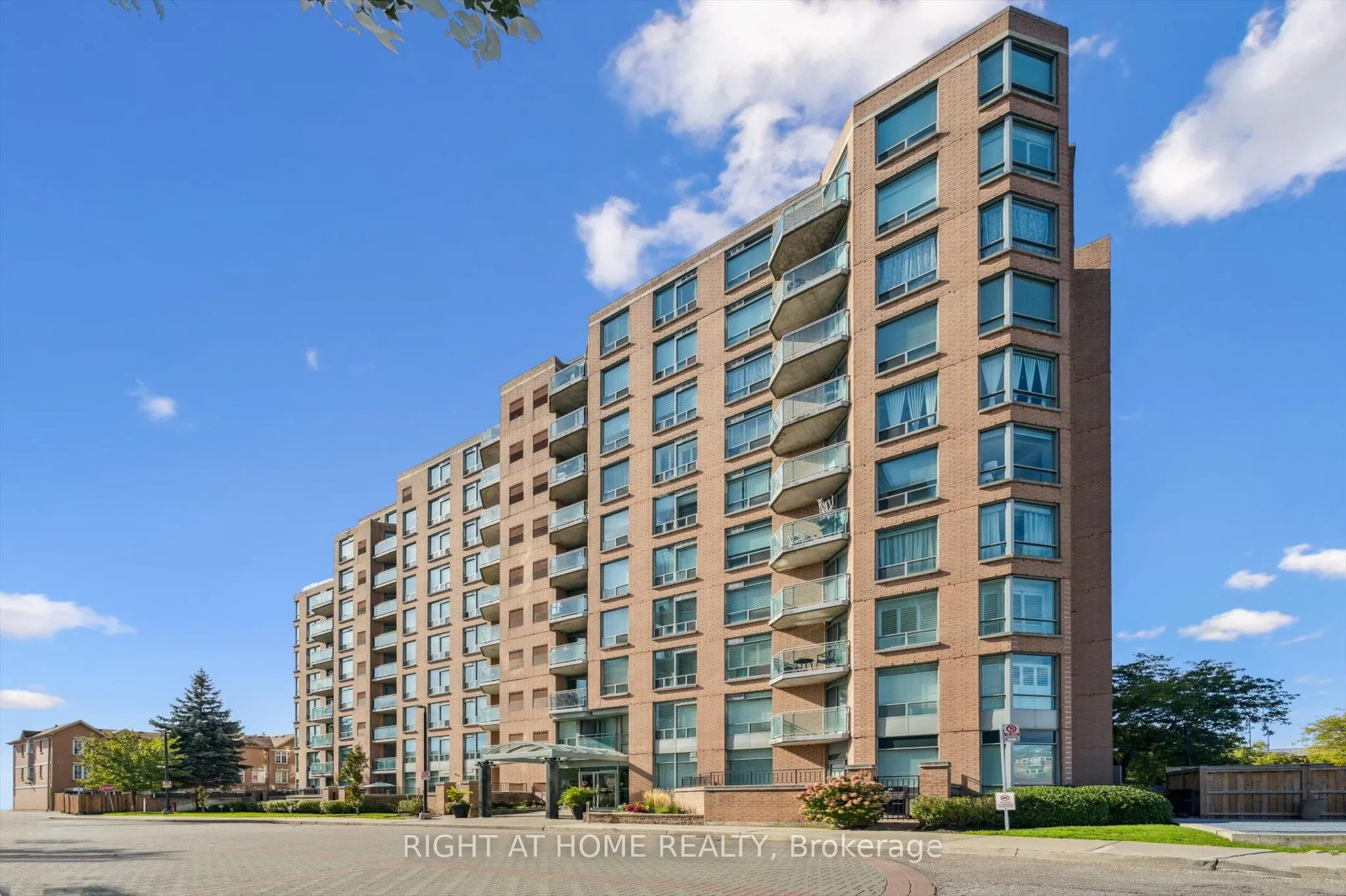 190 Manitoba Street, #304
