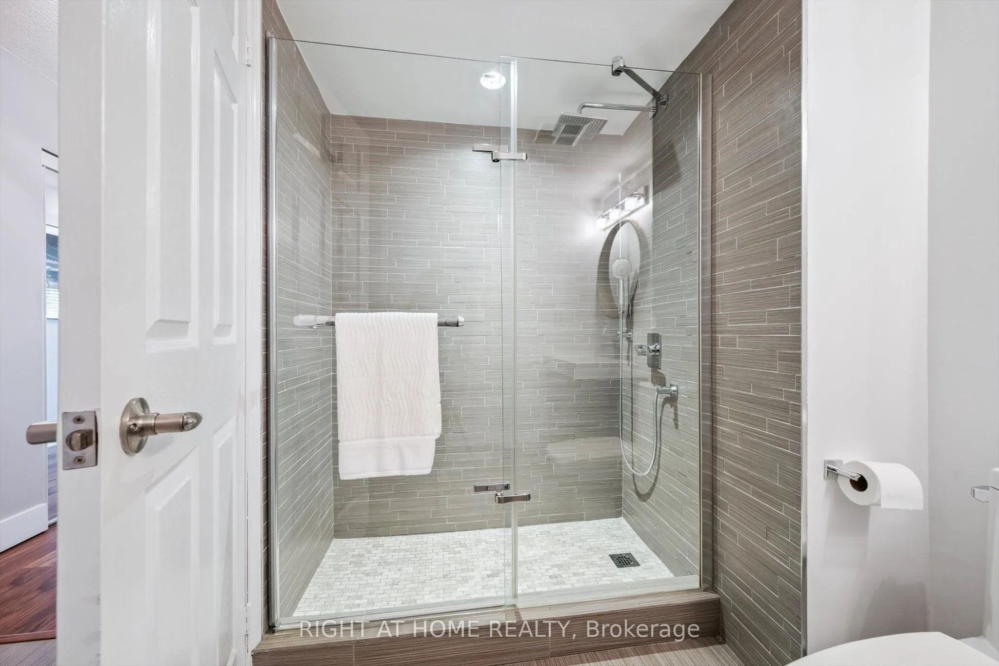 190 Manitoba Street, #304
