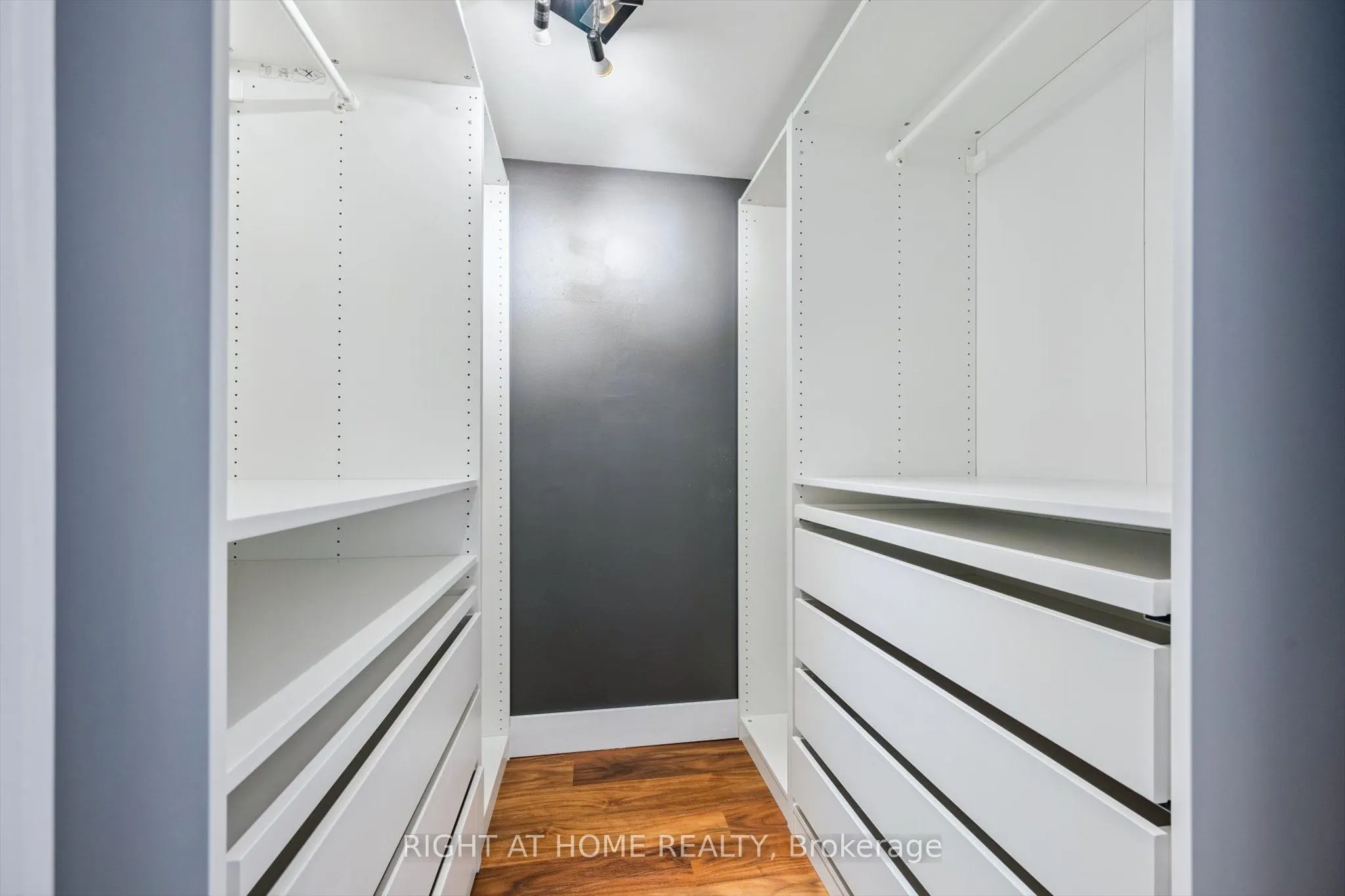 190 Manitoba Street, #304