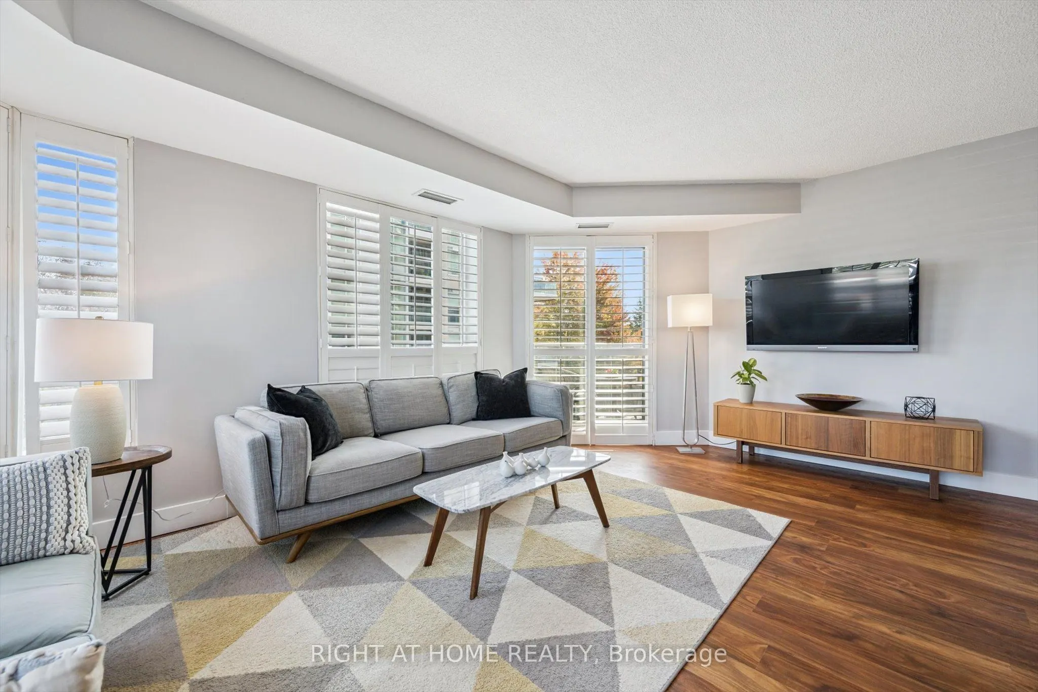190 Manitoba Street, #304