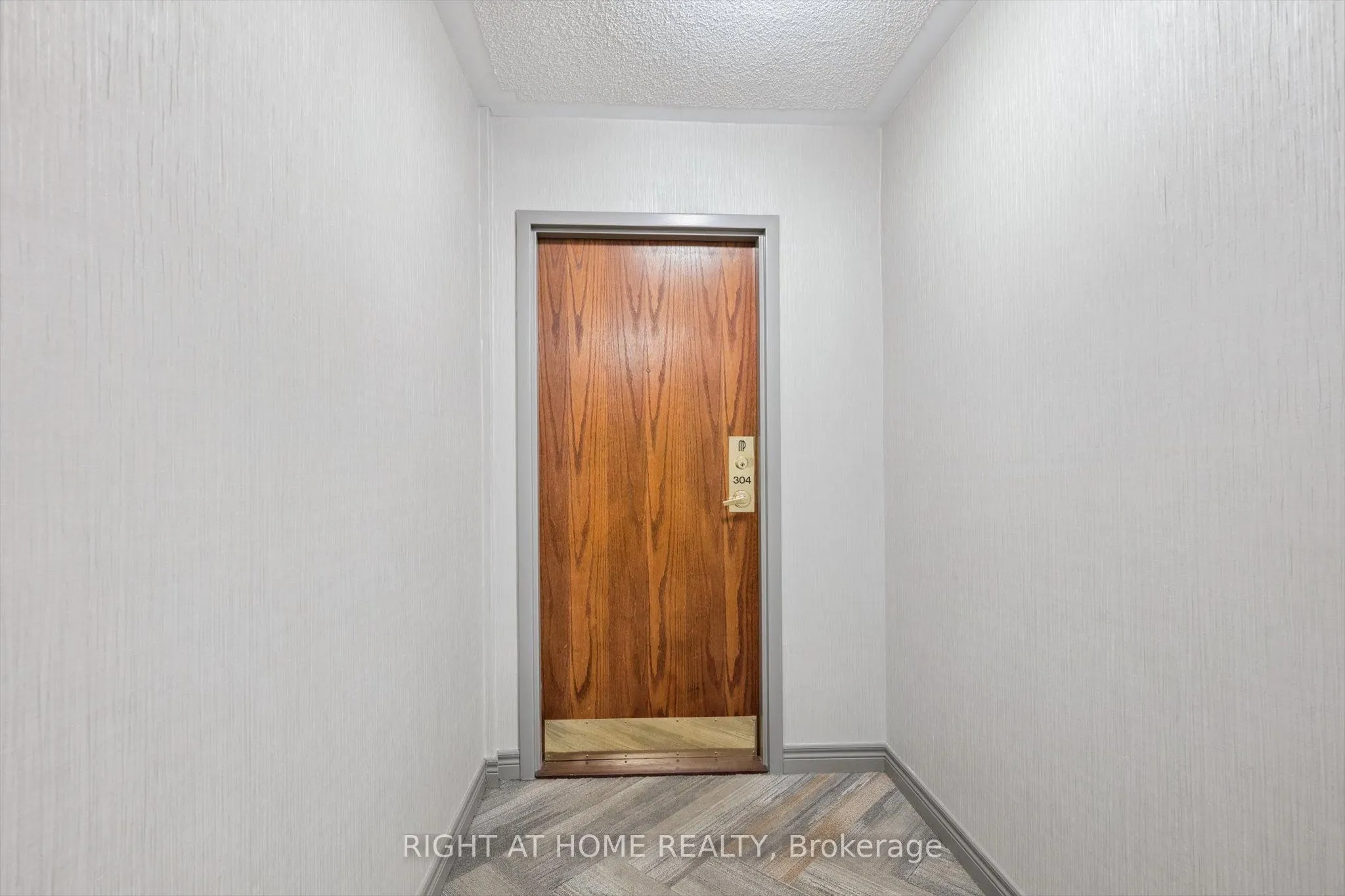 190 Manitoba Street, #304