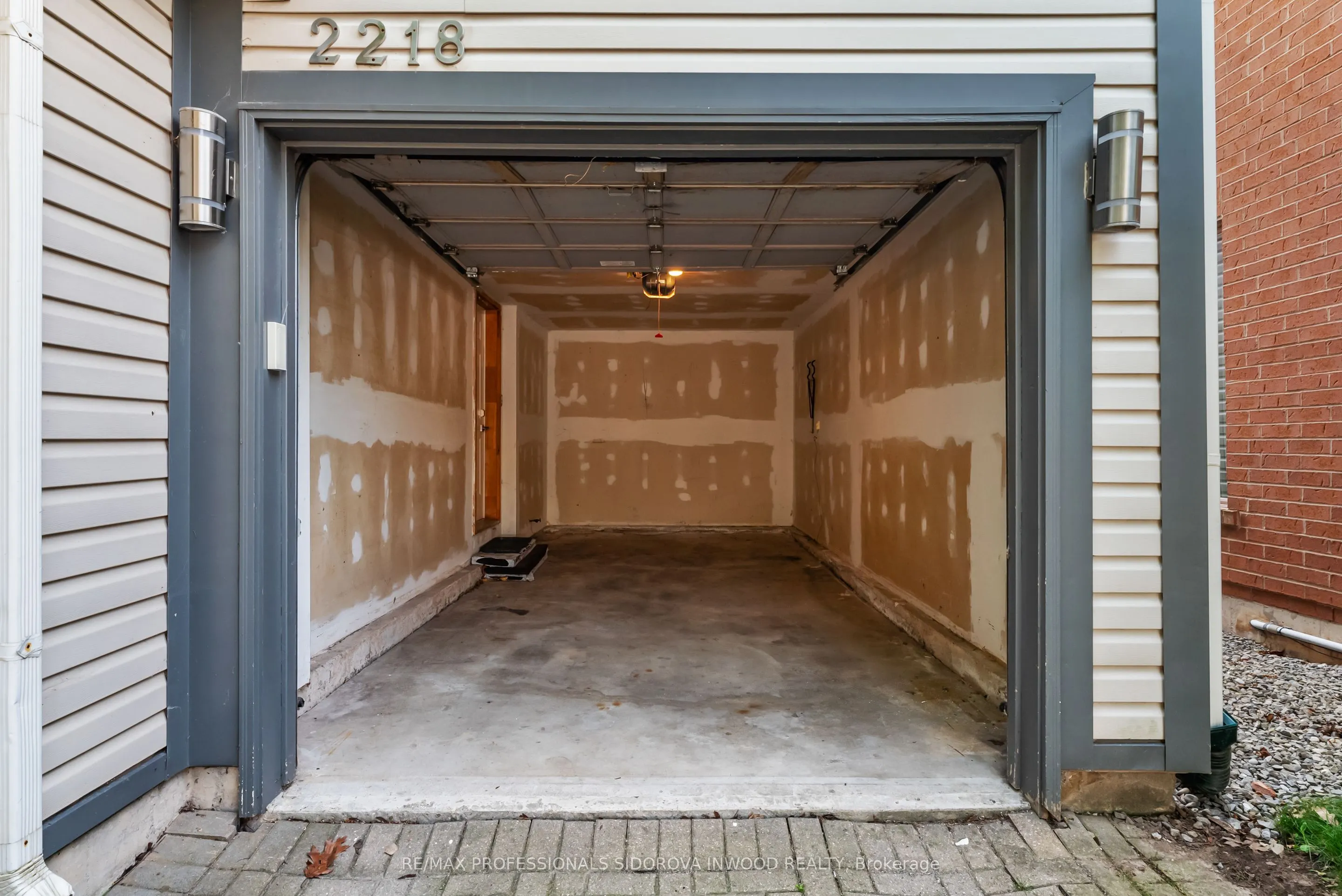 2218 Bluegrass Lane
