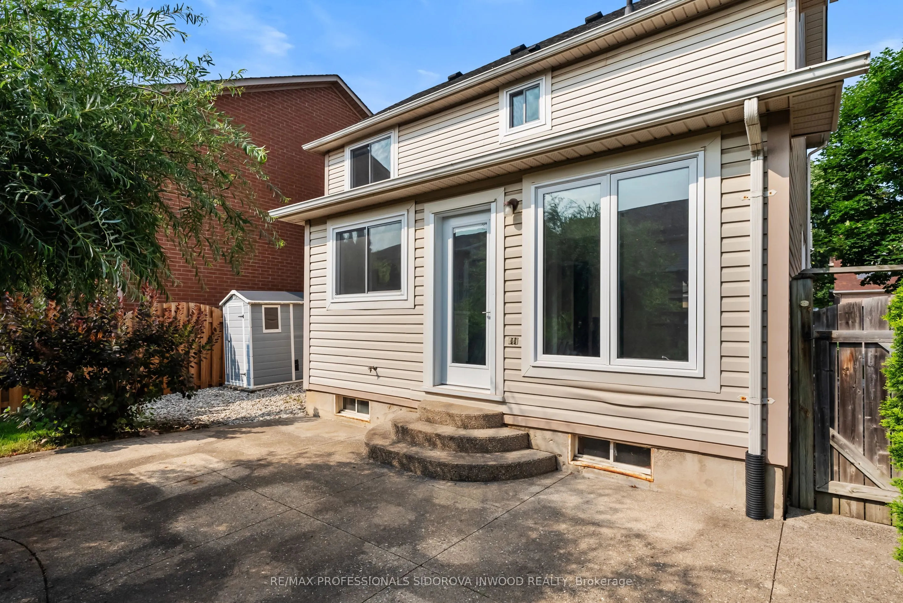 2218 Bluegrass Lane