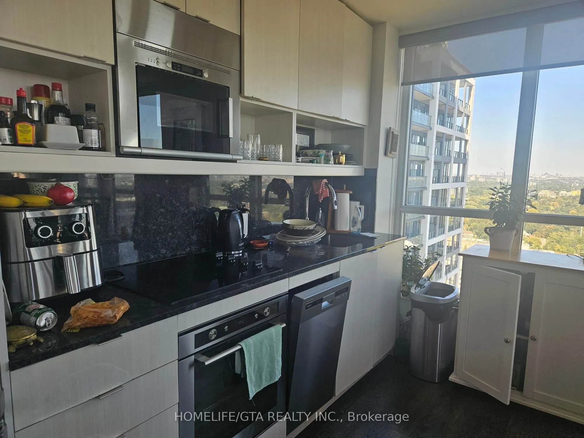 7 Mabelle Avenue, #3208