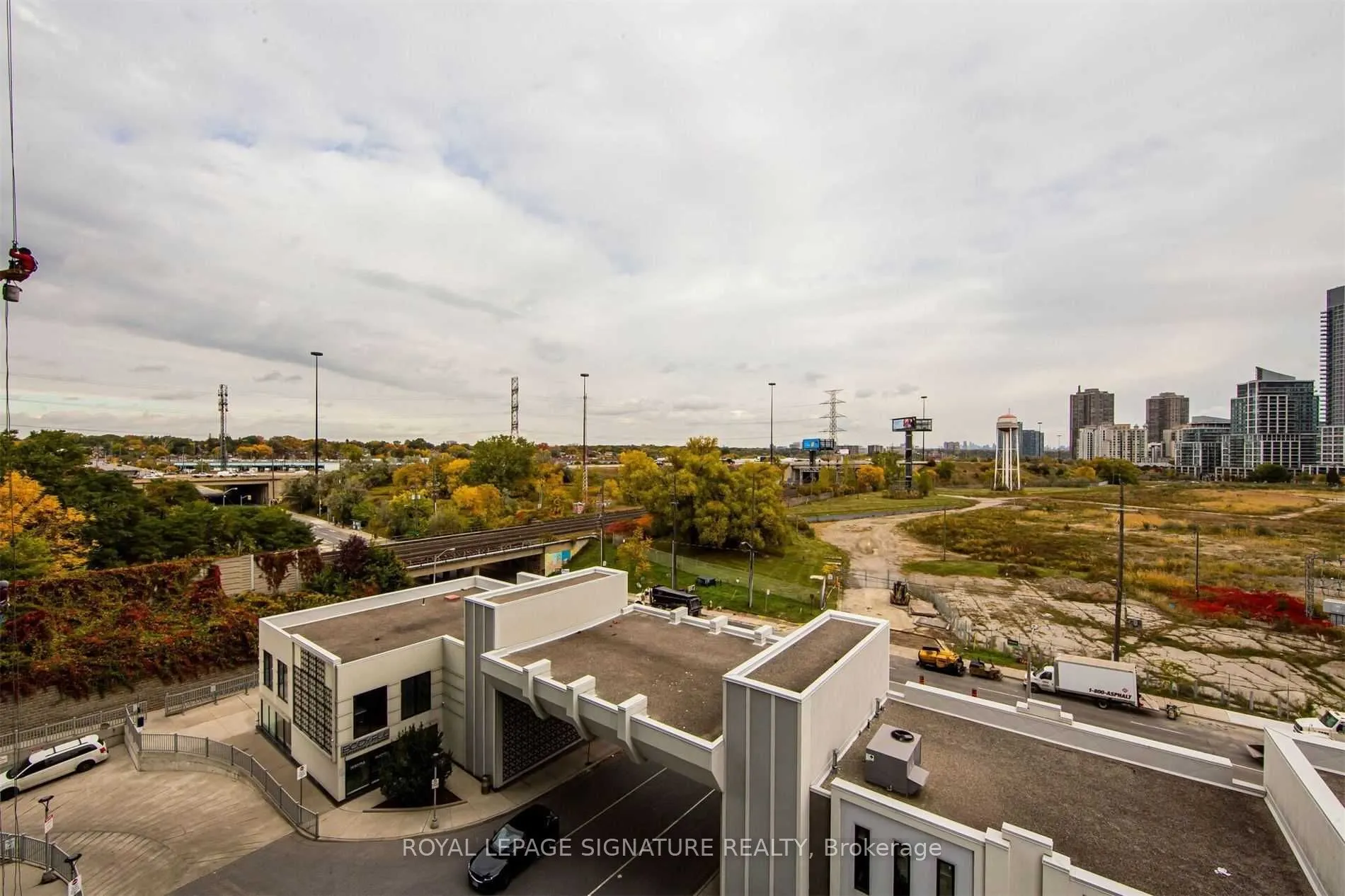 90 Park Lawn Road, #708