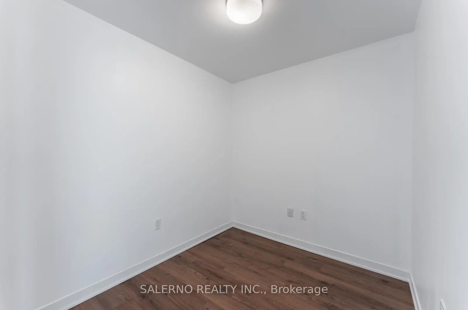395 Dundas Street W, #612