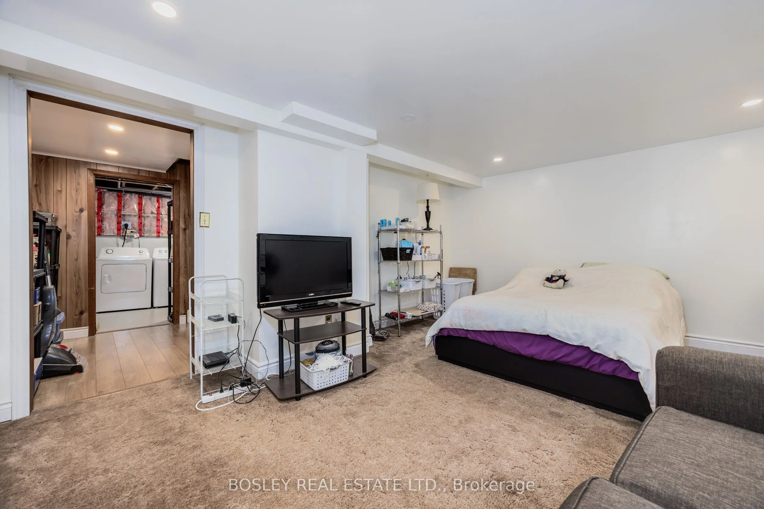 16 Grand River Court