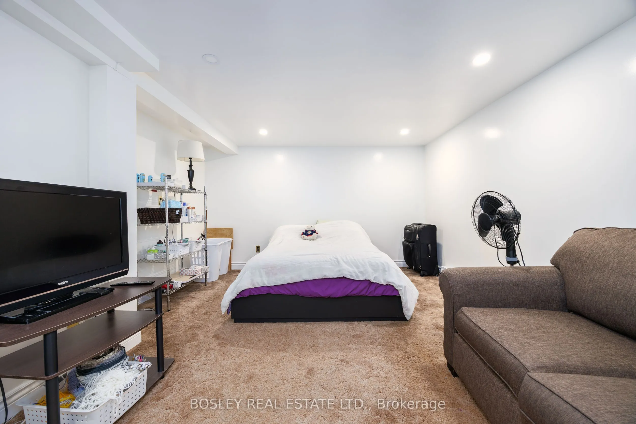 16 Grand River Court