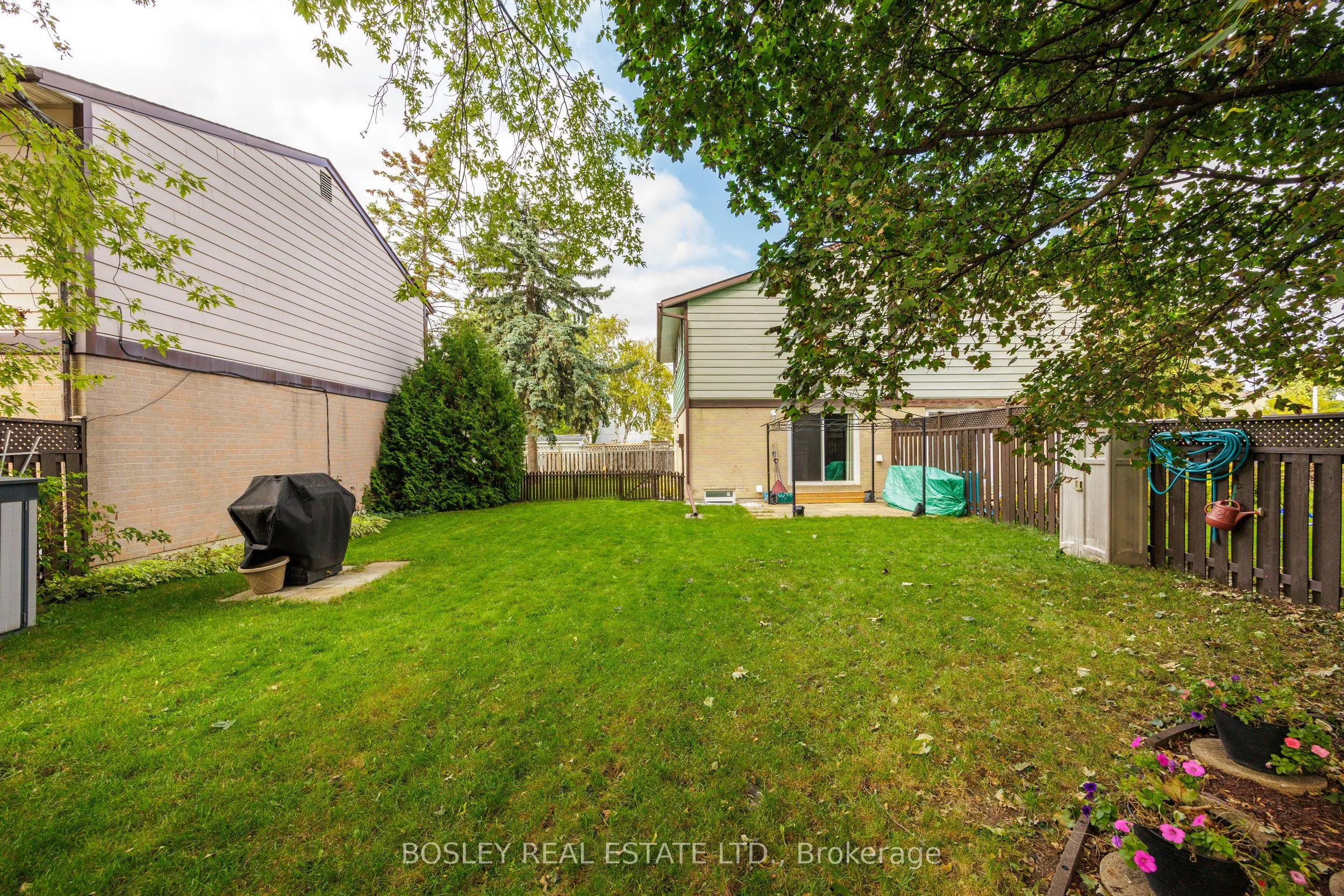 16 Grand River Court