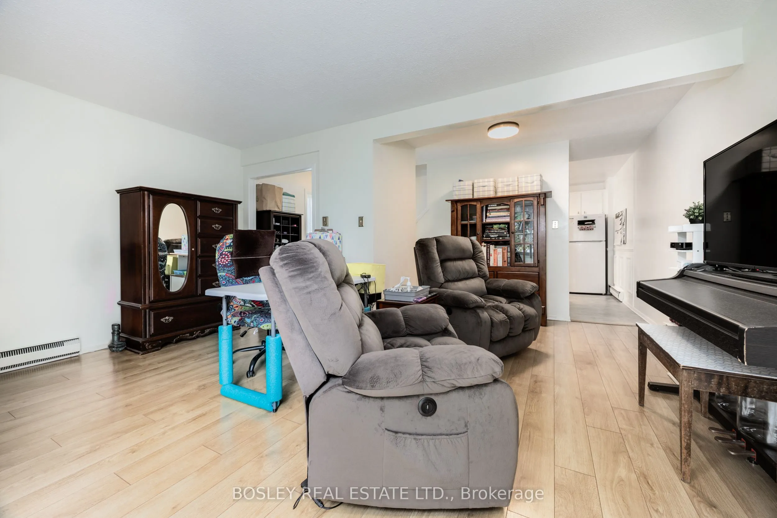 16 Grand River Court