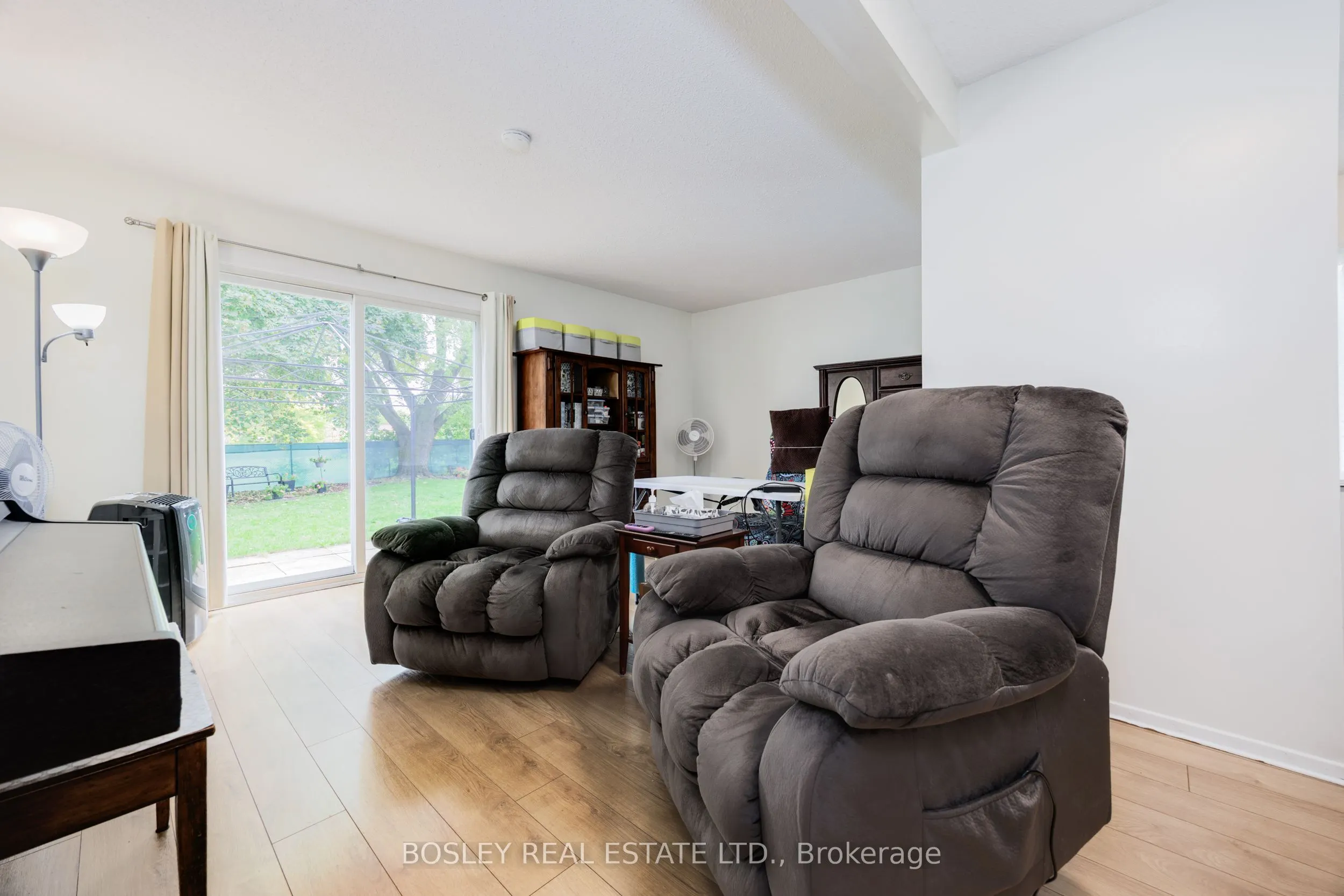 16 Grand River Court