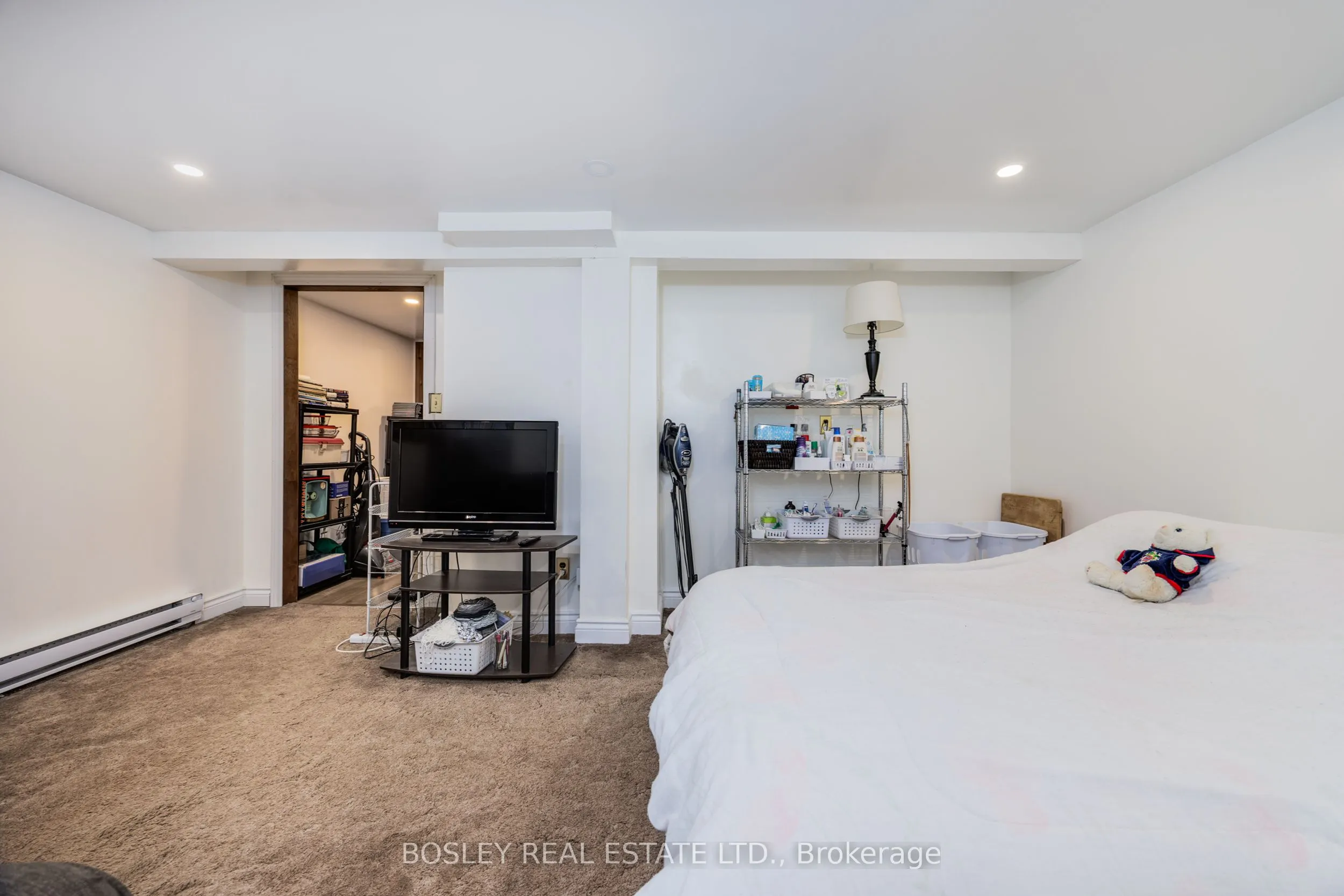 16 Grand River Court