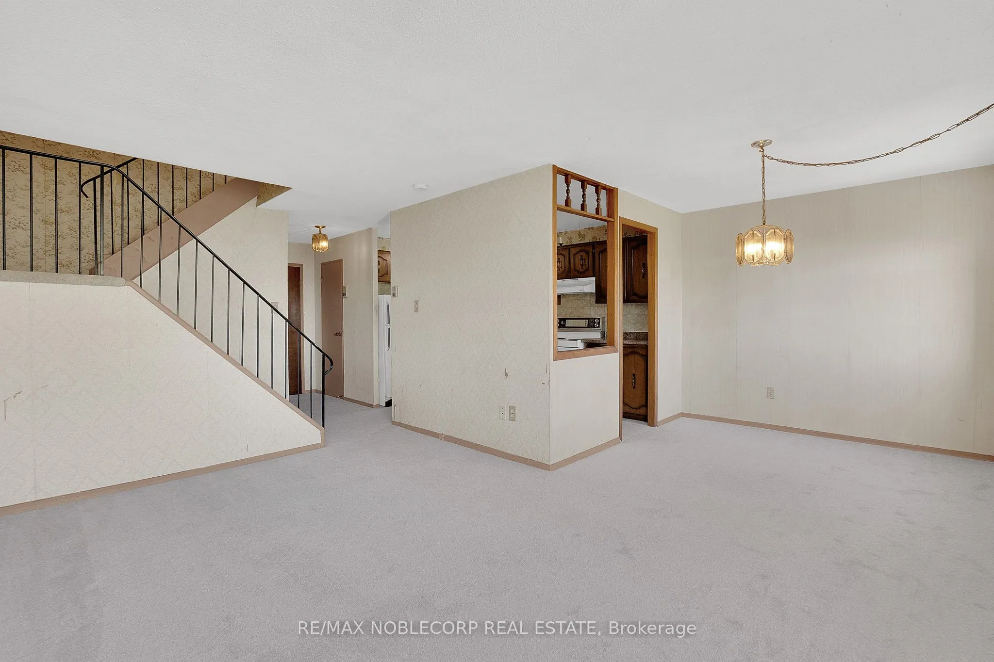 1050 Falgarwood Drive, #124