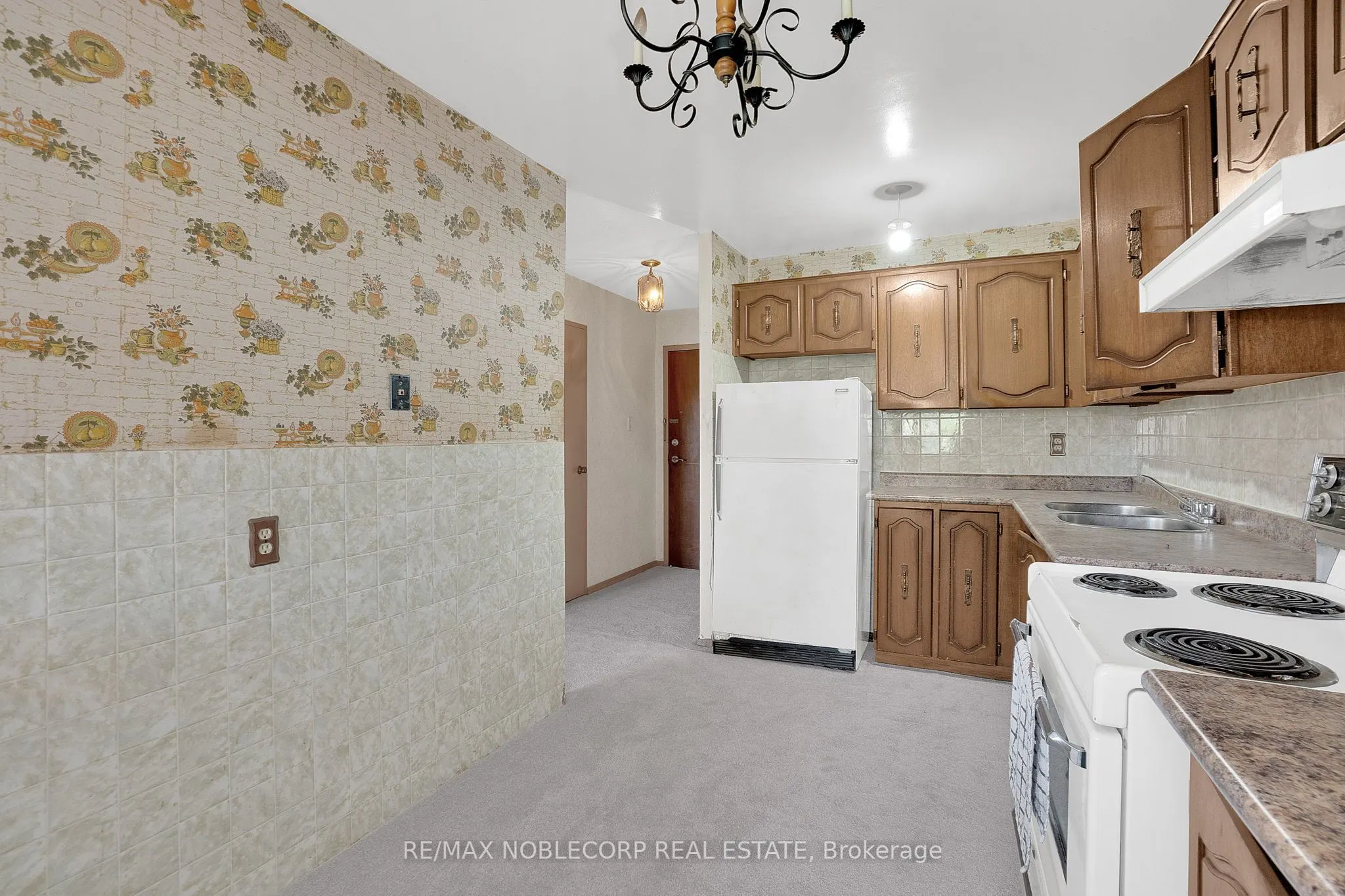 1050 Falgarwood Drive, #124