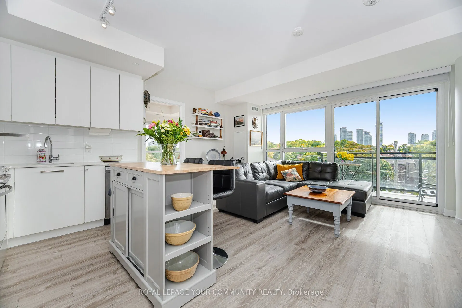 1 Neighbourhood Lane, #512