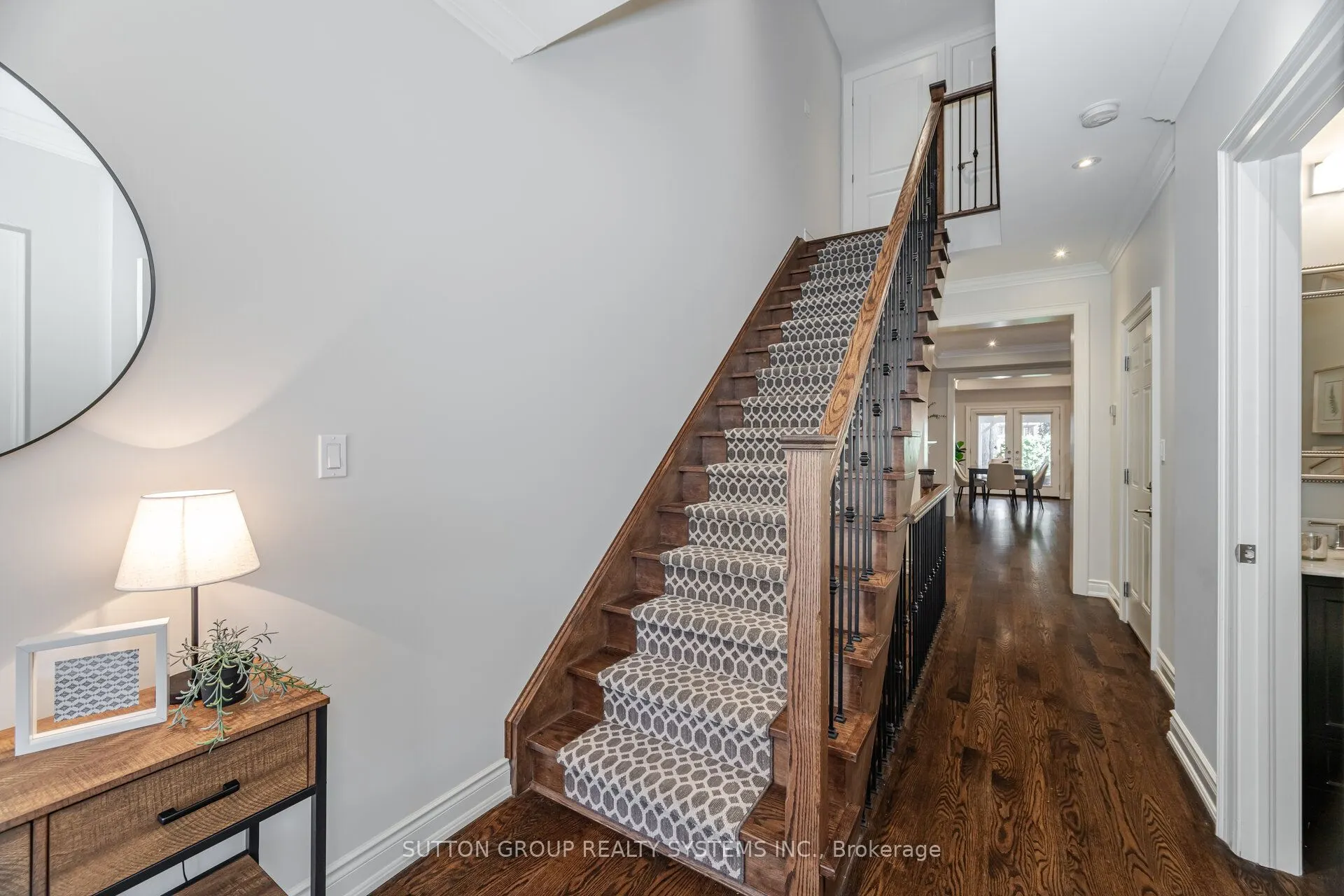 9 Iroquois Avenue