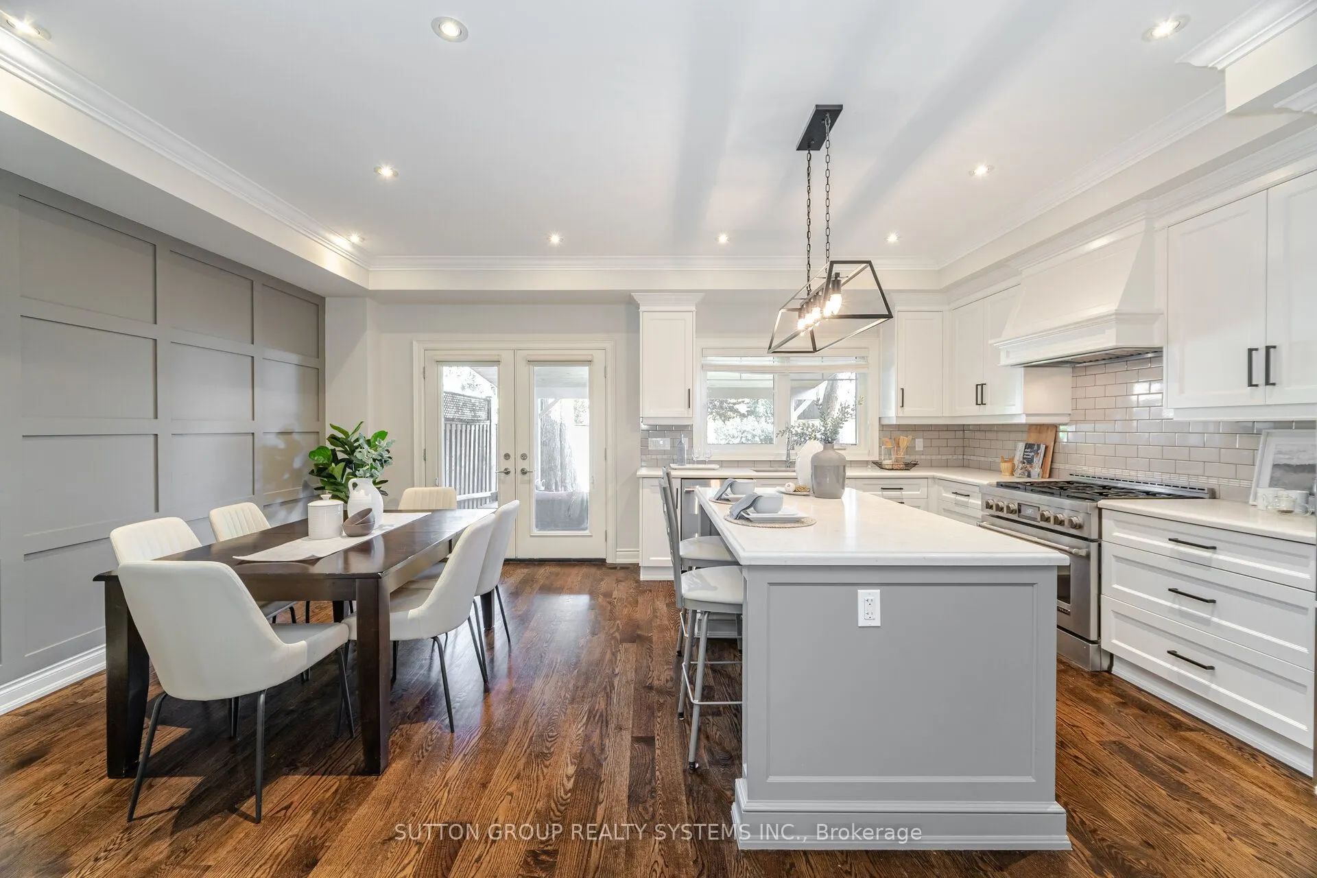 9 Iroquois Avenue